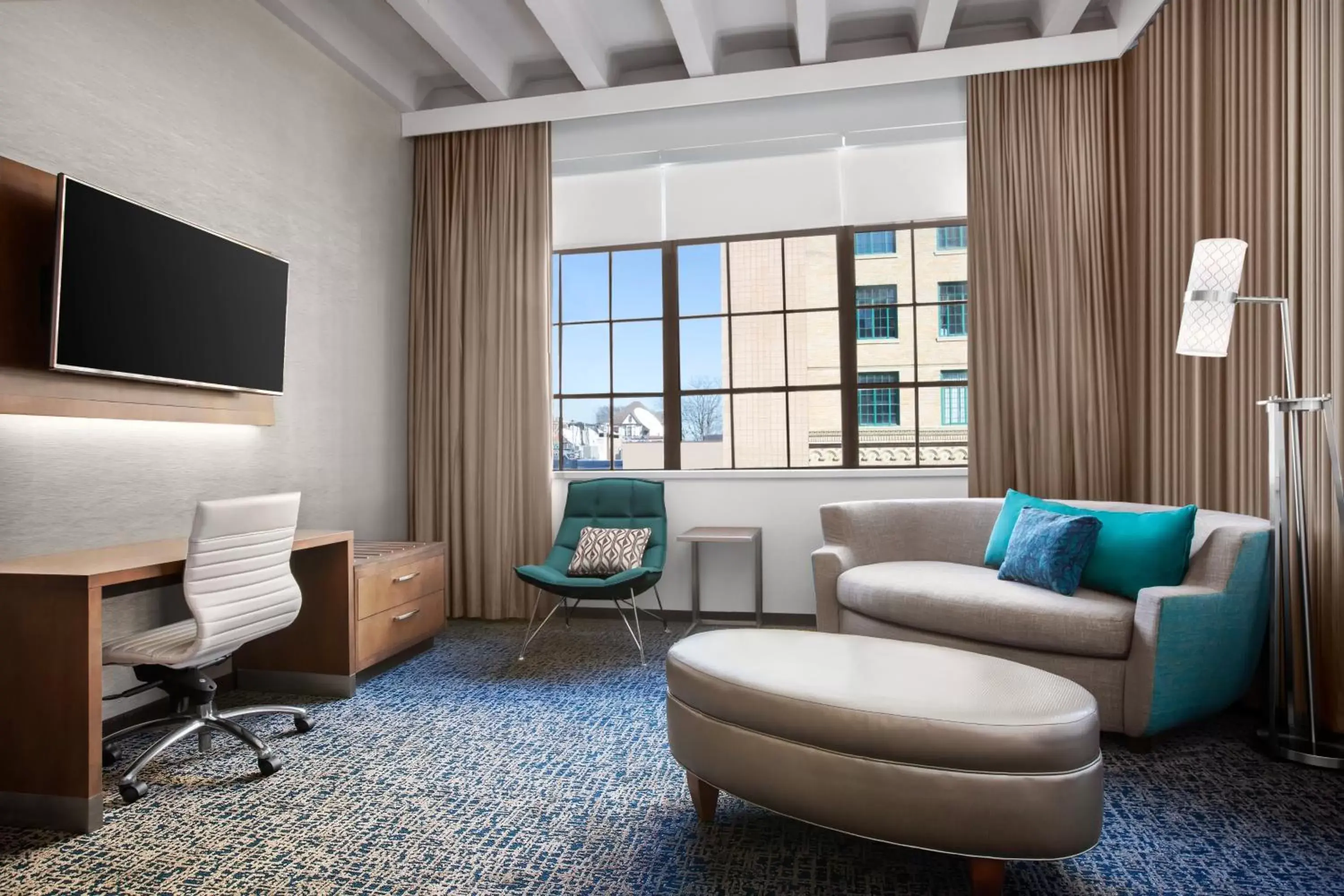 Bedroom, Seating Area in Courtyard by Marriott Cape Girardeau Downtown