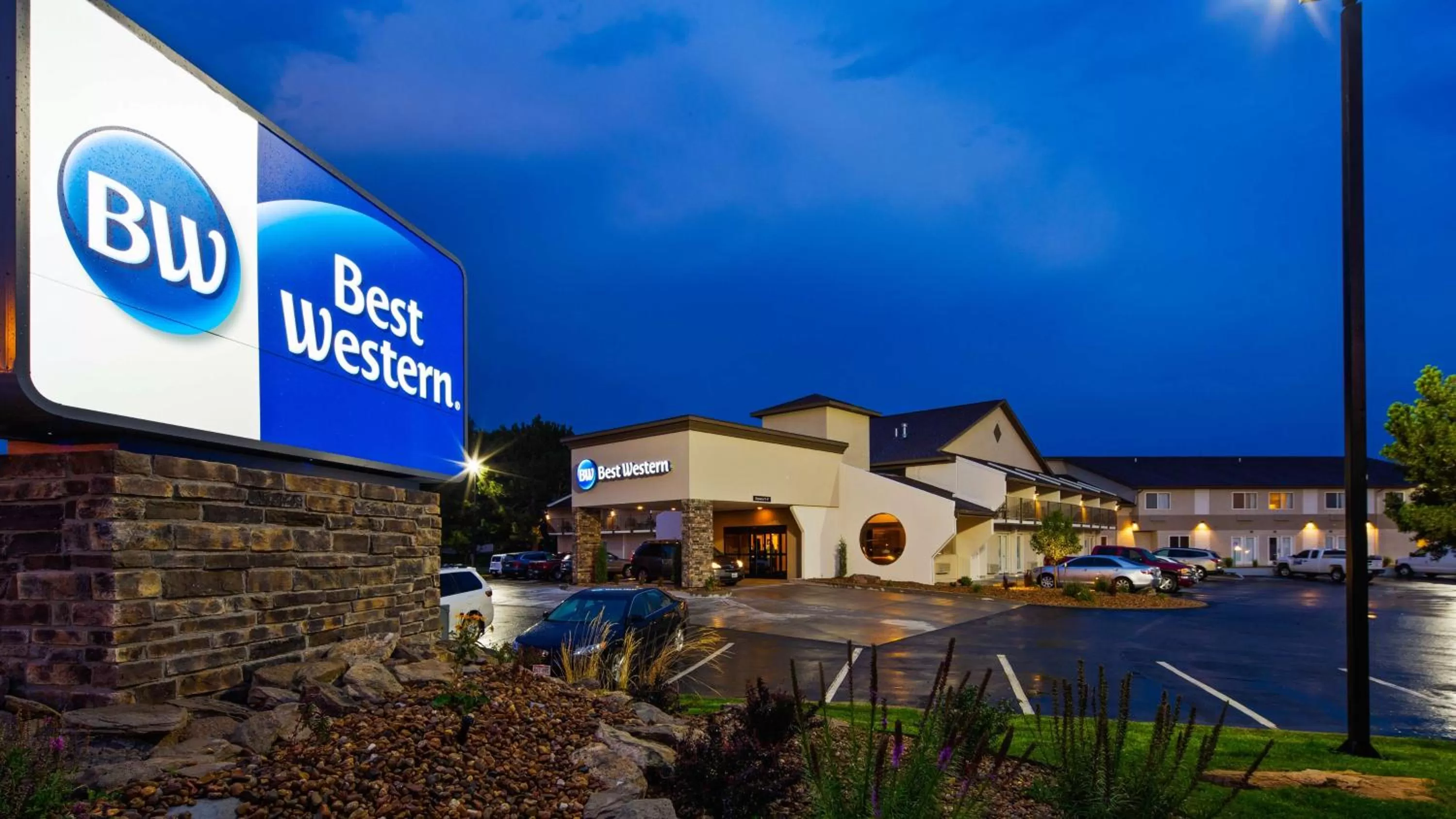 Property building in Best Western Sundowner