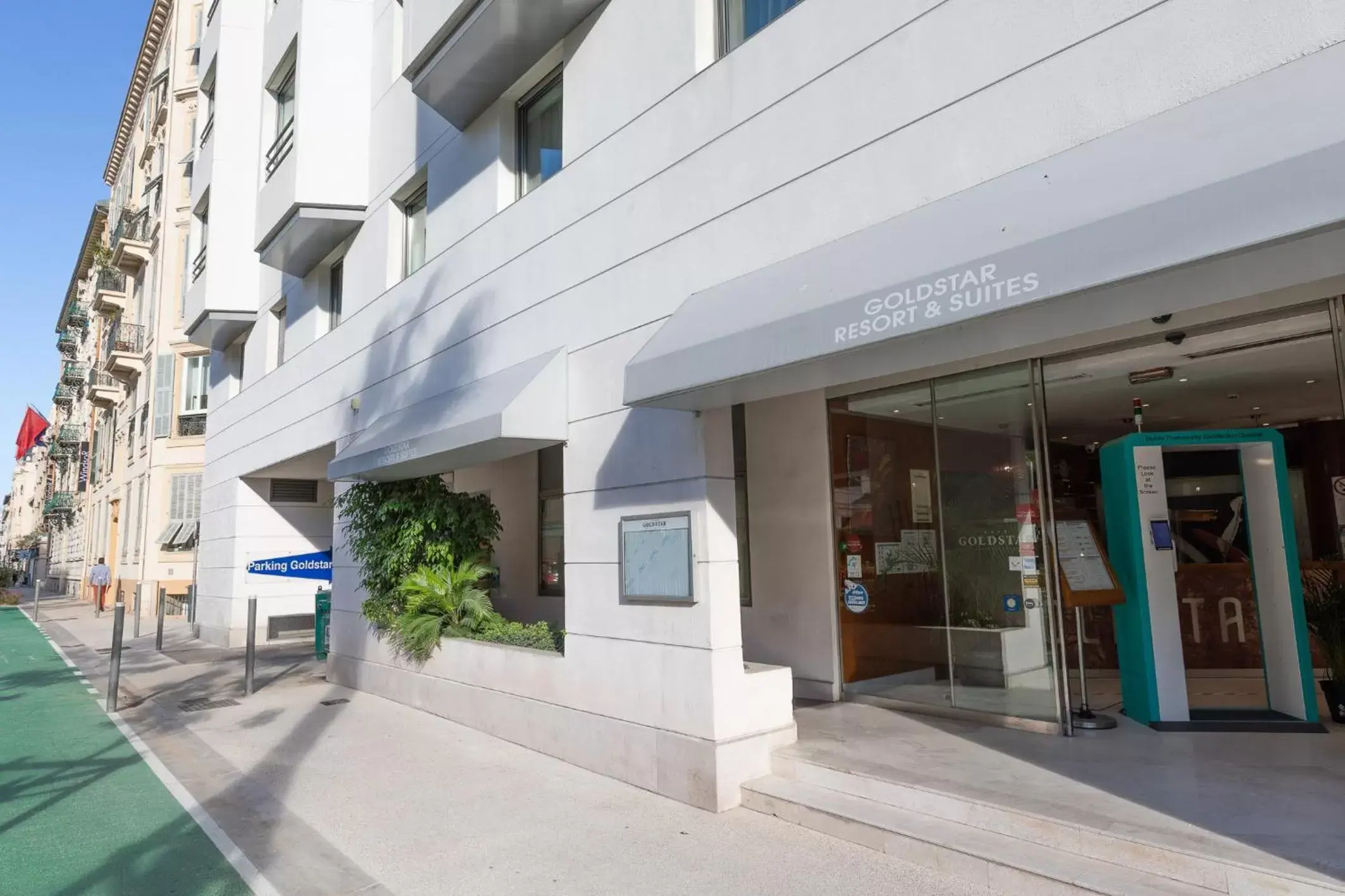 Facade/entrance in Goldstar Apartments & Suites Facade/entrance in Goldstar Apartments & Suites