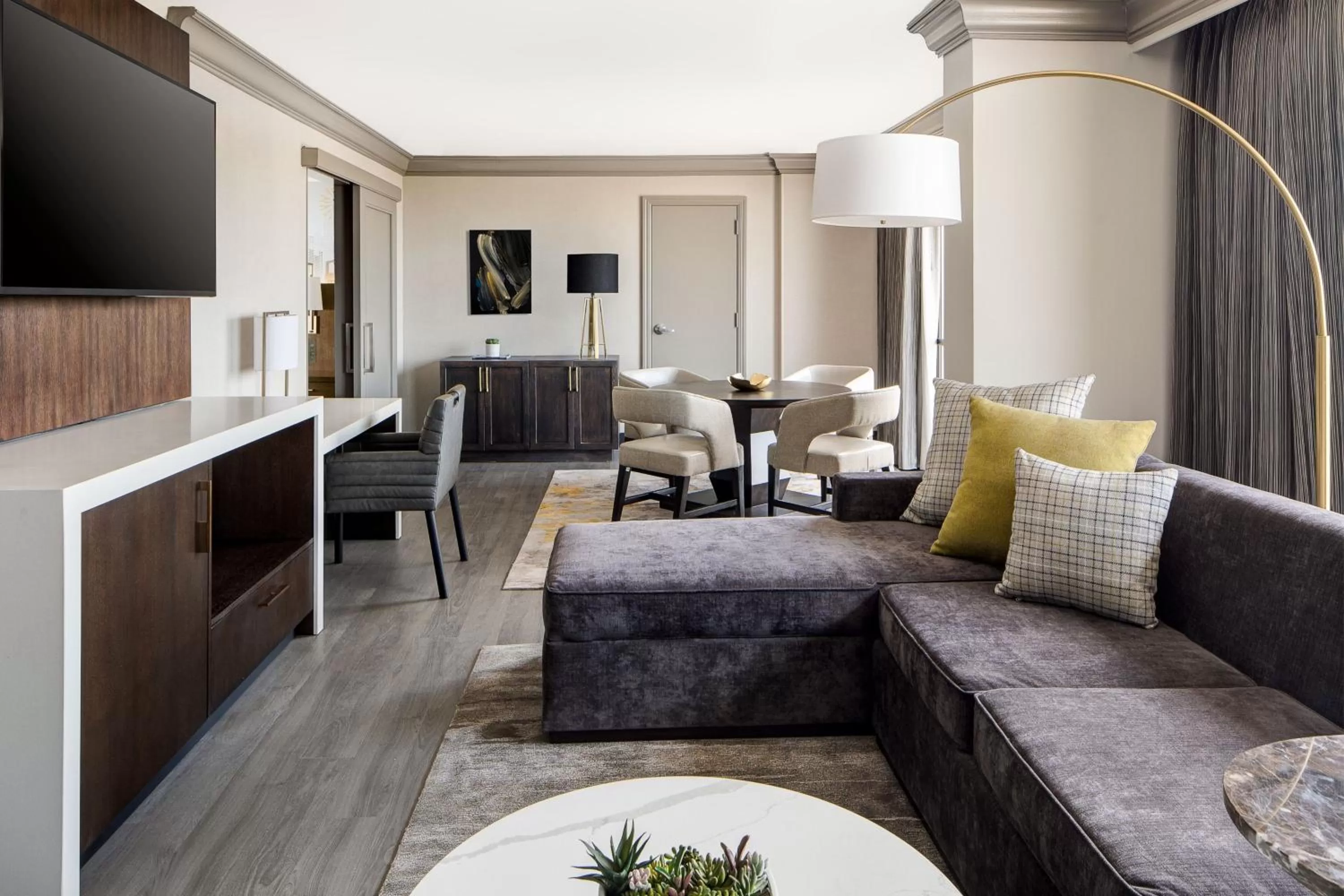 Living room in Dallas-Addison Marriott Quorum by the Galleria