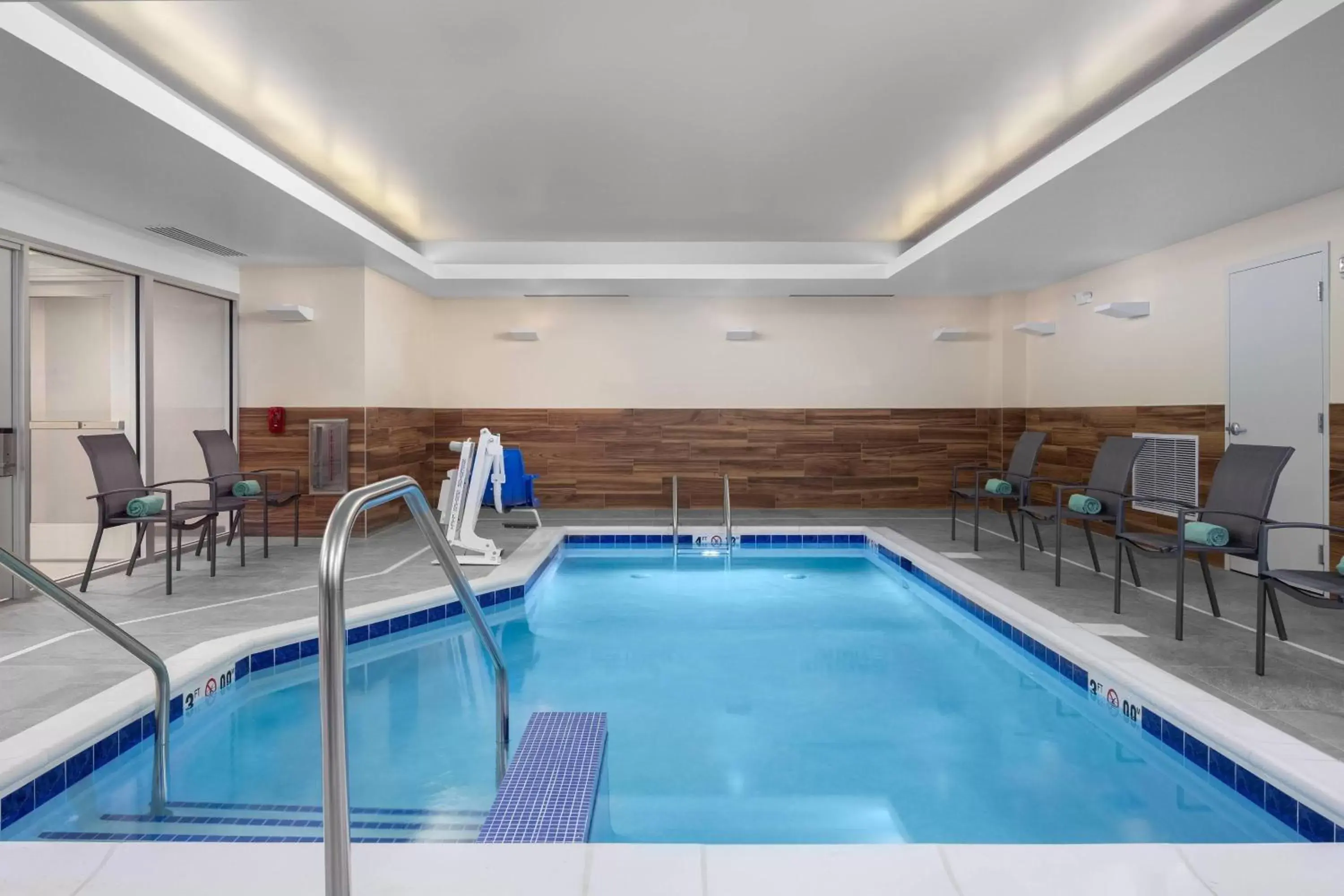 Swimming Pool in Fairfield Inn & Suites by Marriott Kenosha Pleasant Prairie