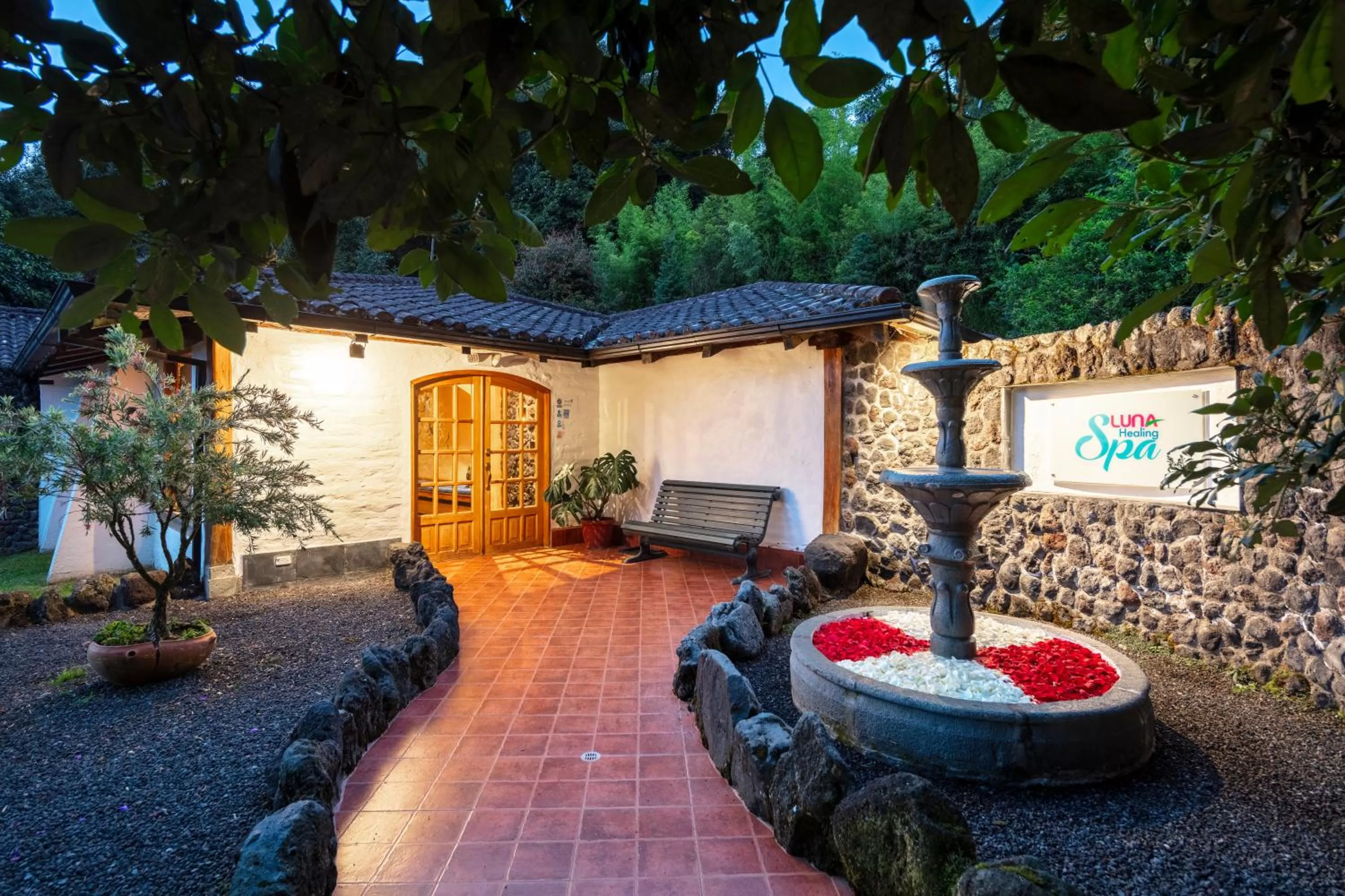 Spa and wellness centre/facilities in Luna Volcán, Adventure SPA - formerly Luna Runtún