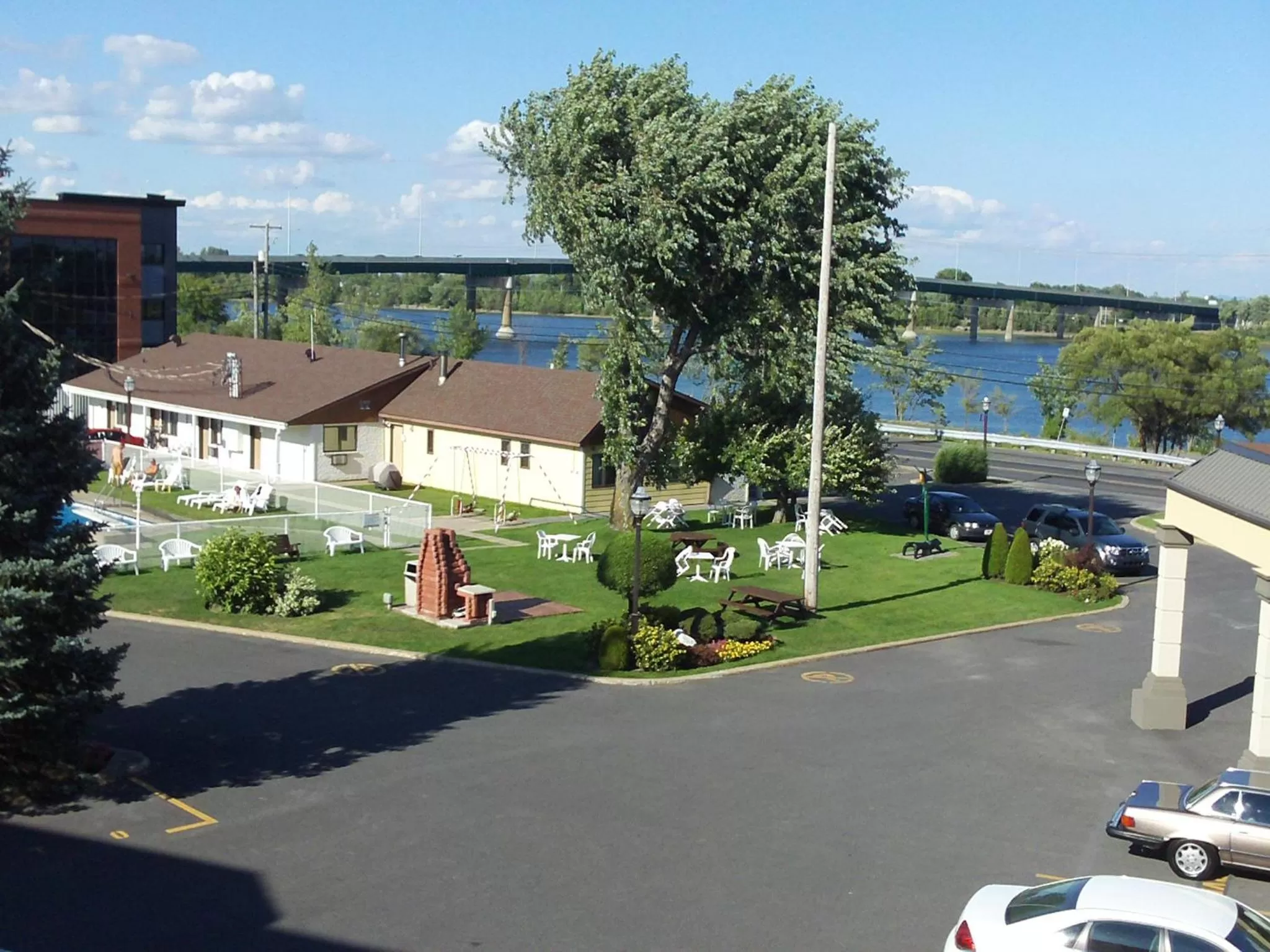 Property building in Auberge Harris