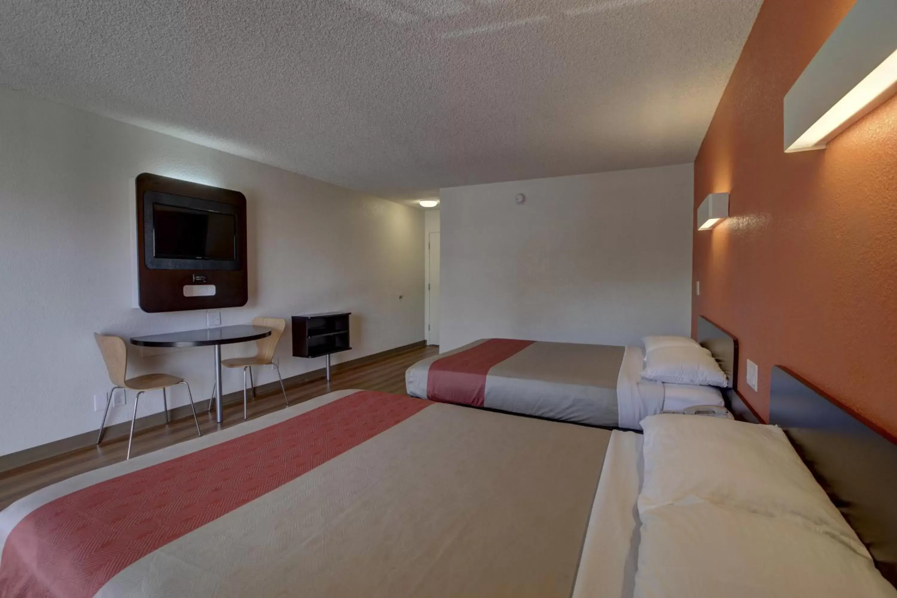 Bed in Motel 6-Santa Ana, CA - Irvine - Orange County Airport