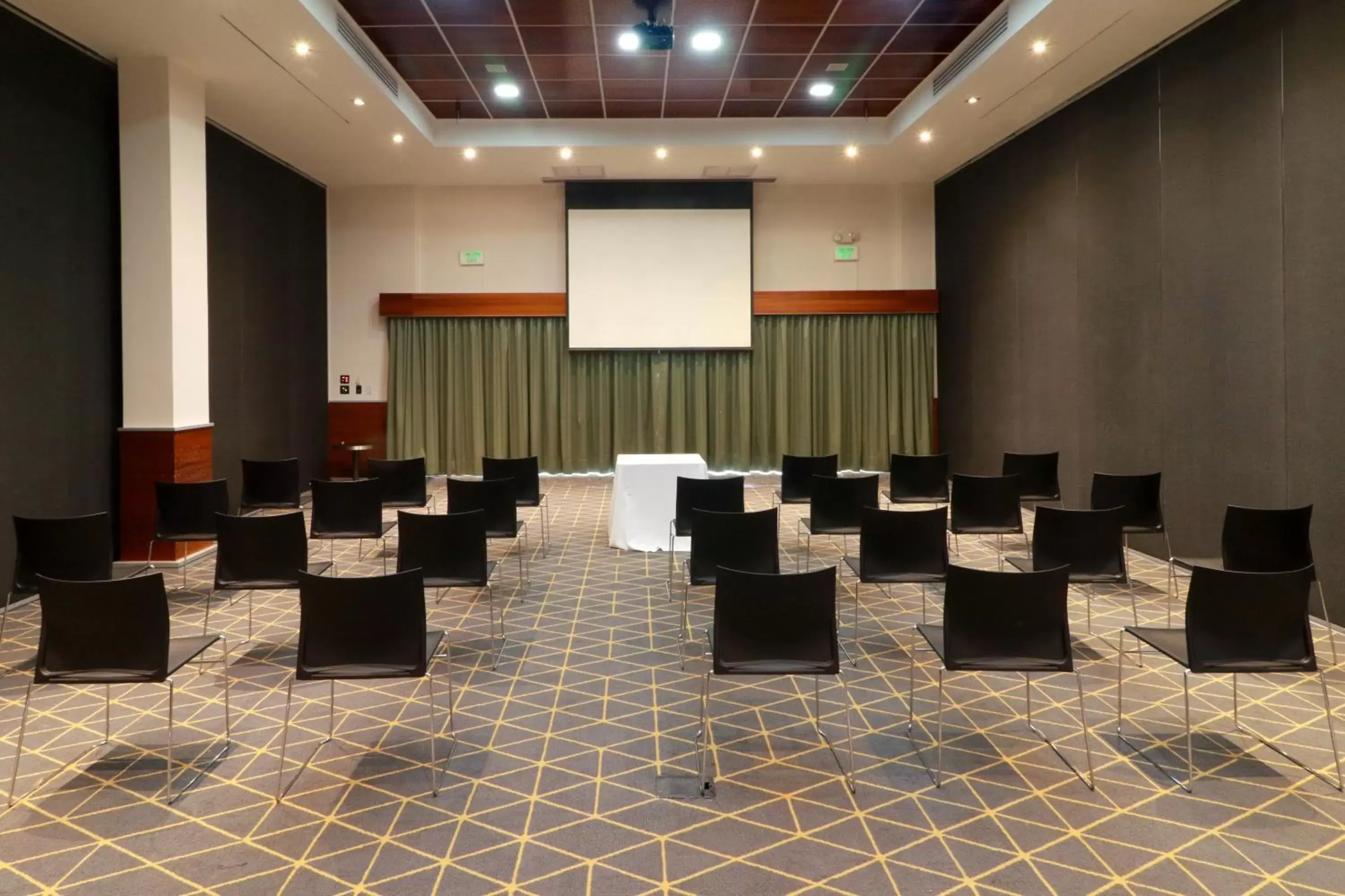 Meeting/conference room in Holiday Inn San Luis Potosi-Quijote, an IHG Hotel