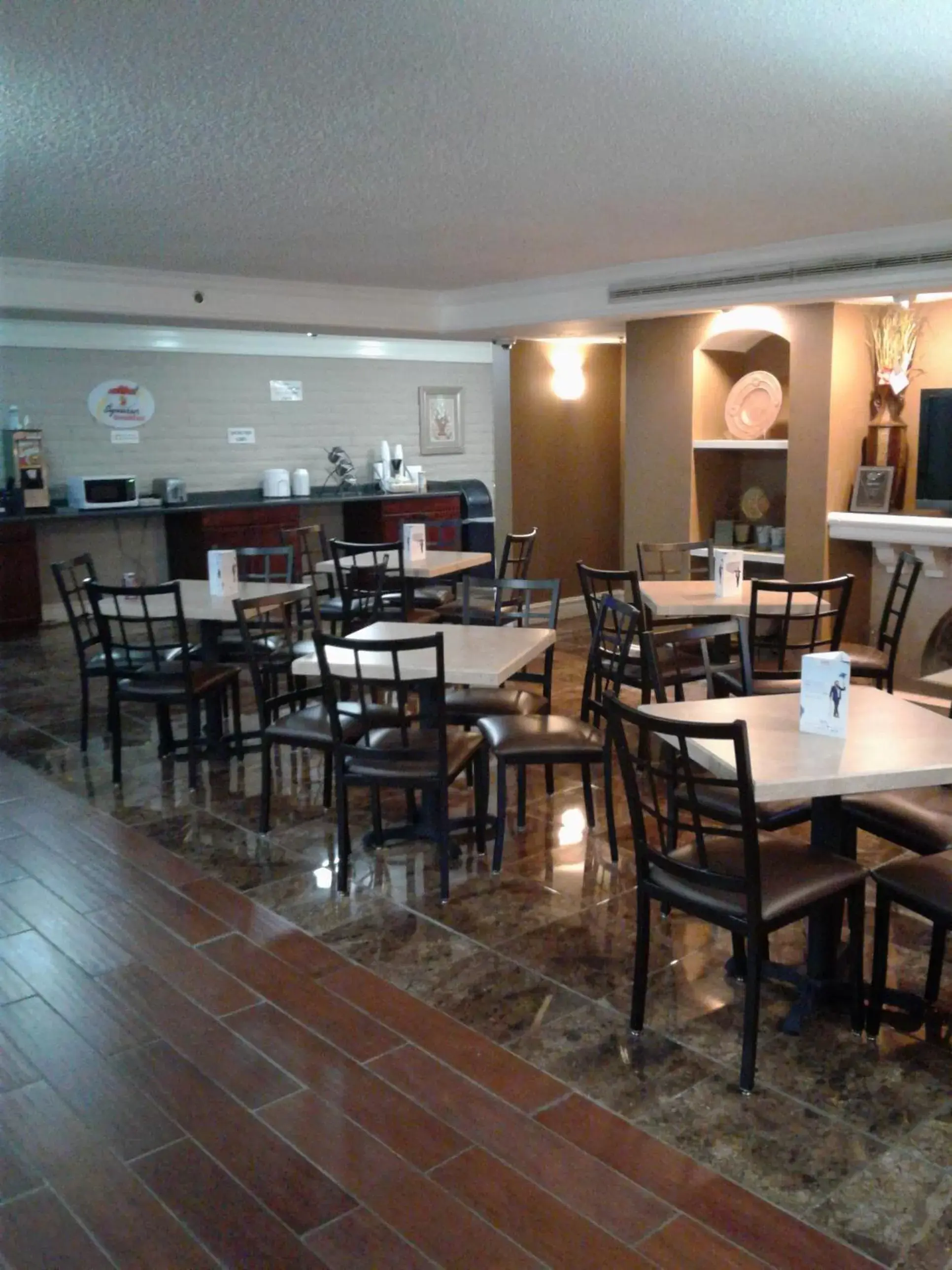 Continental breakfast, Restaurant/Places to Eat in Super 8 by Wyndham Austell/Six Flags