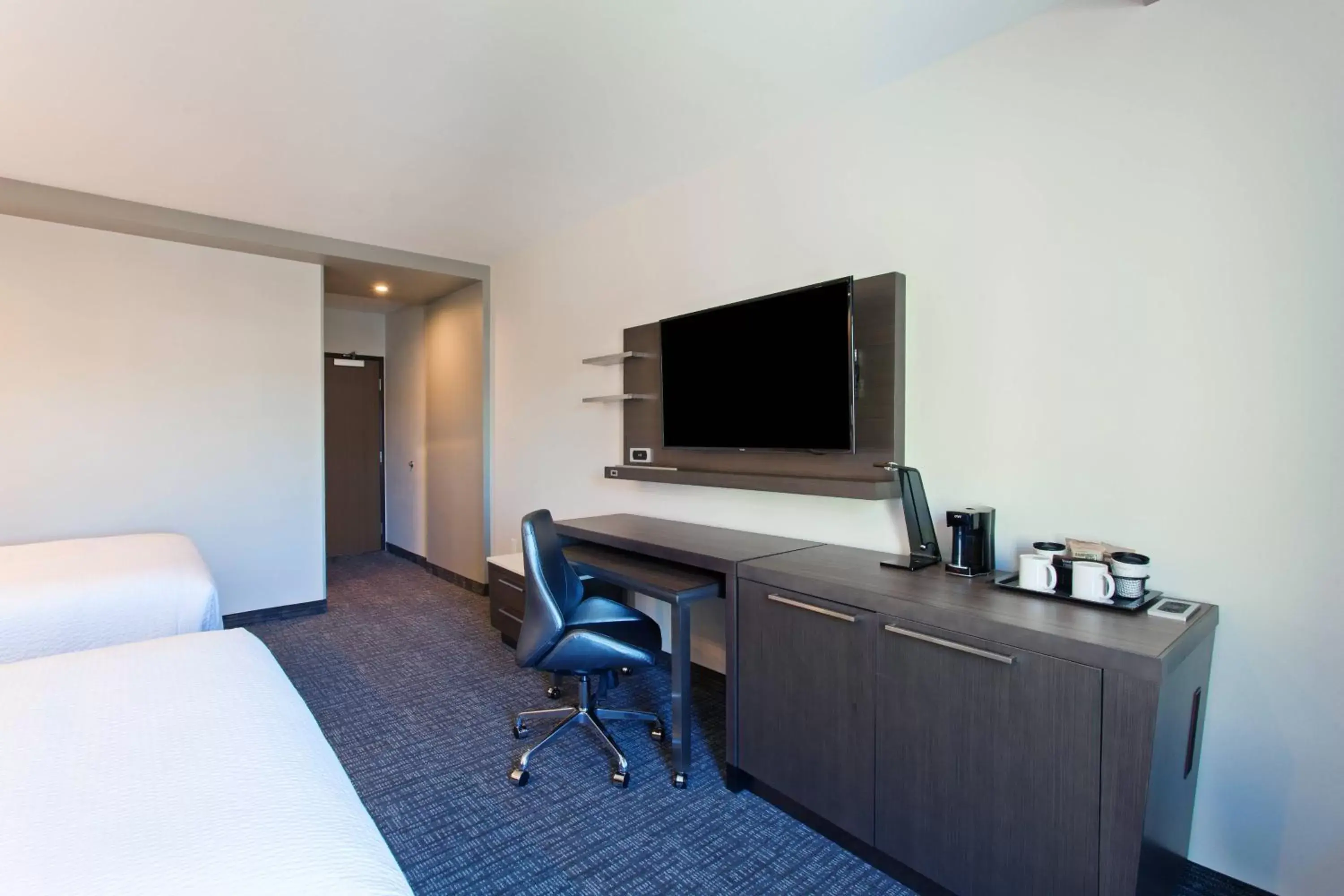 Photo of the whole room, TV/Entertainment Center in Courtyard by Marriott San Diego El Cajon