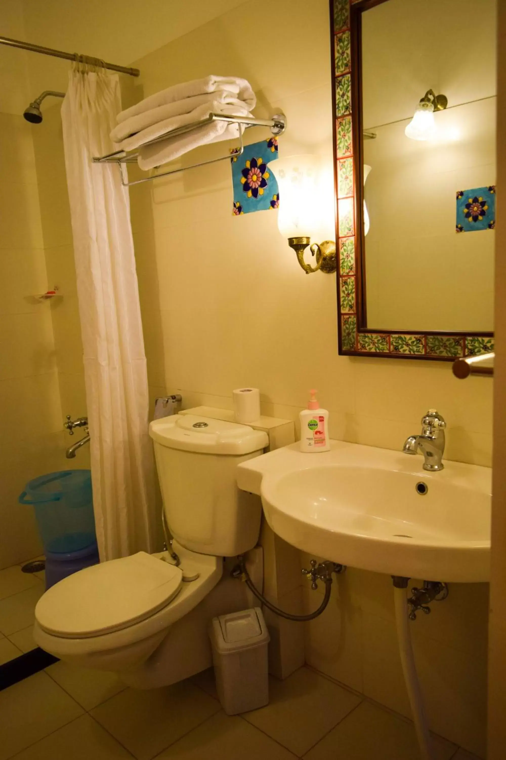 Bathroom in Hotel Arya Niwas