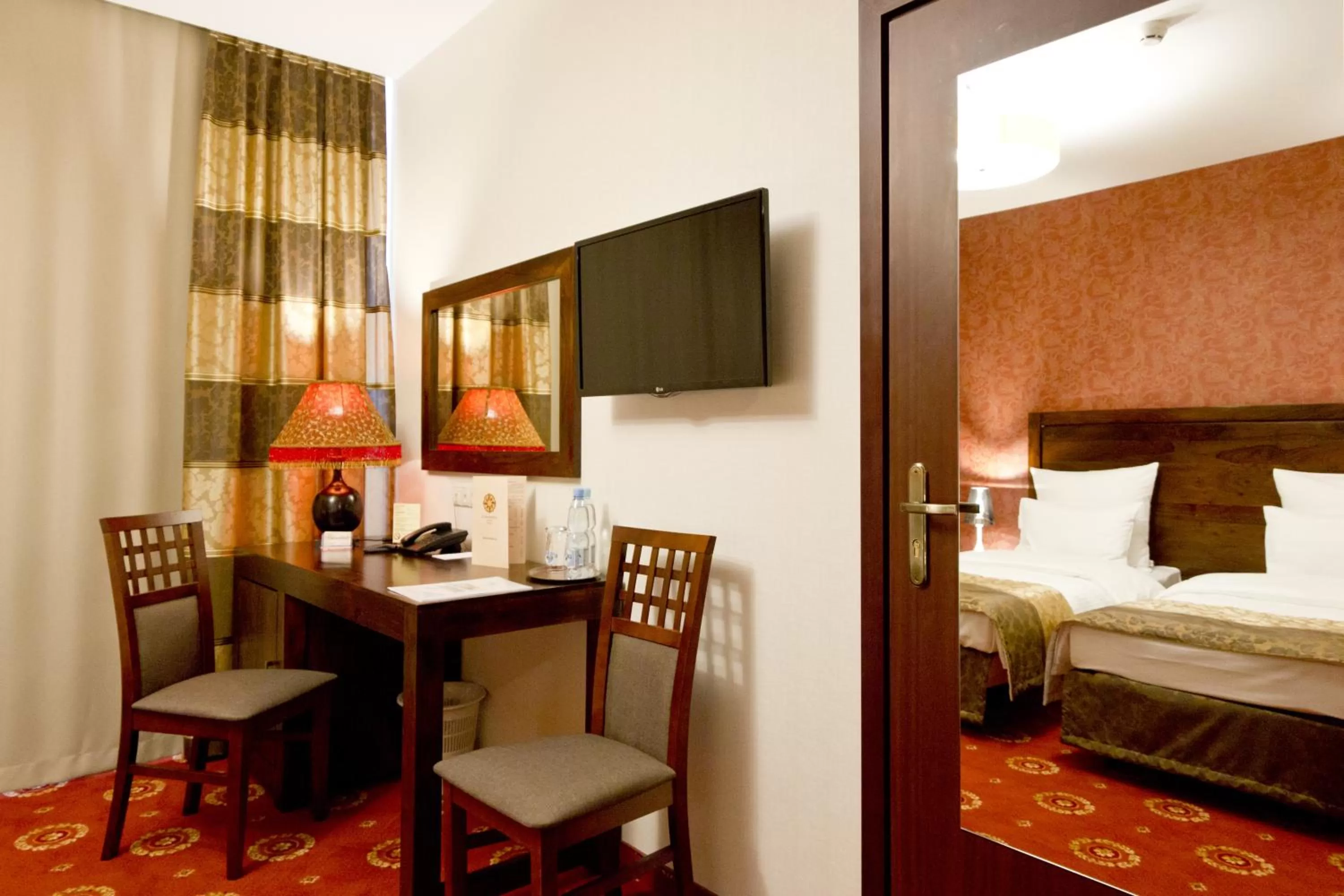 Decorative detail, Bed in Hotel Columbus