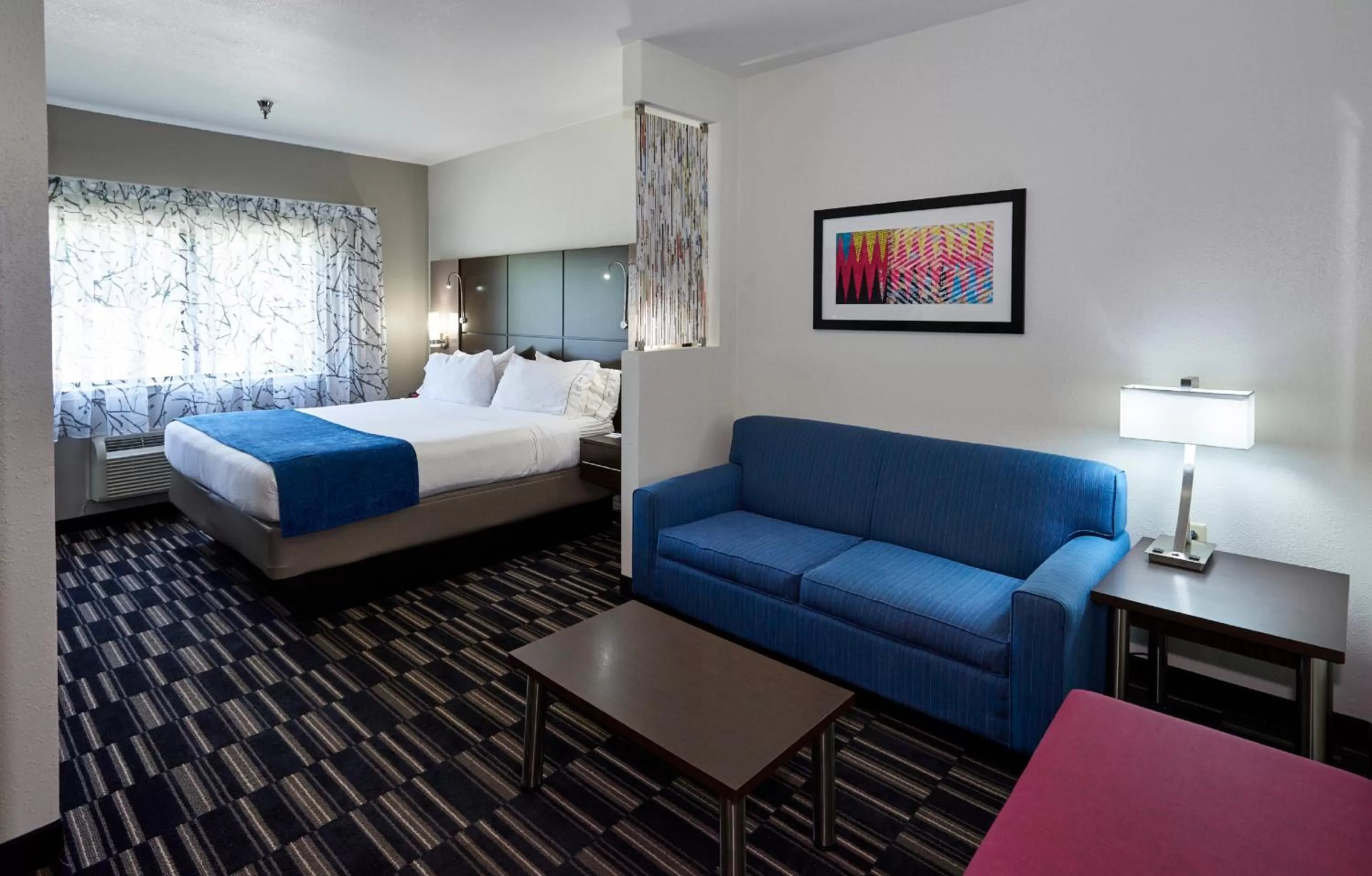 Photo of the whole room, Bed in Holiday Inn Express & Suites Birmingham South - Pelham by IHG