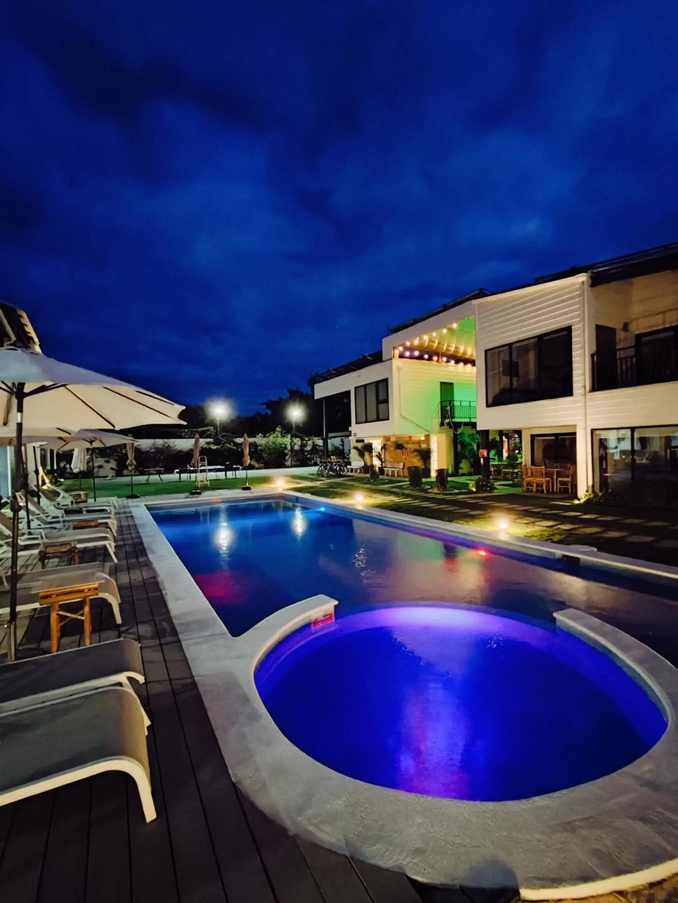 Night, Swimming Pool in Grand Gardenia