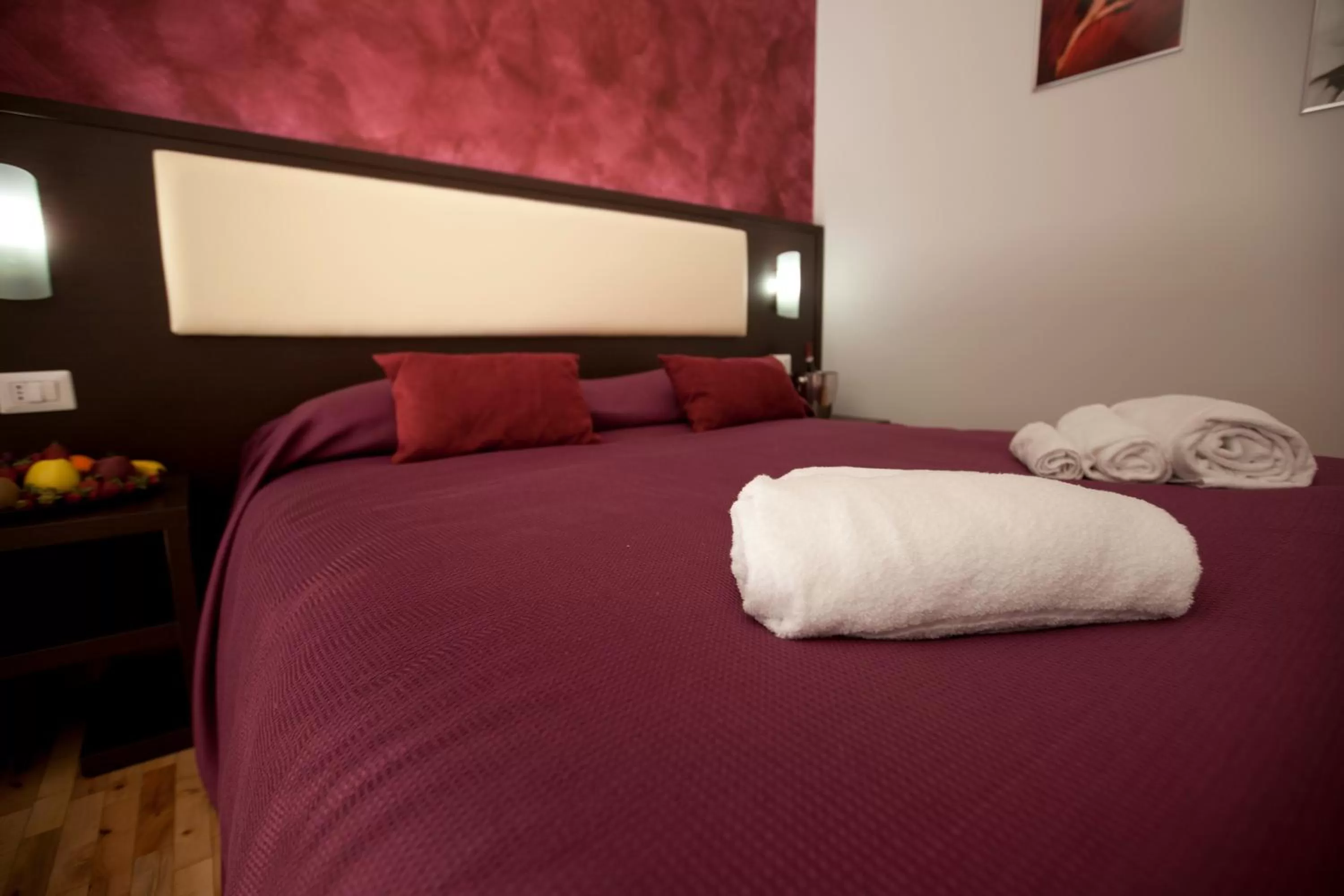 Photo of the whole room, Bed in Star of Rome