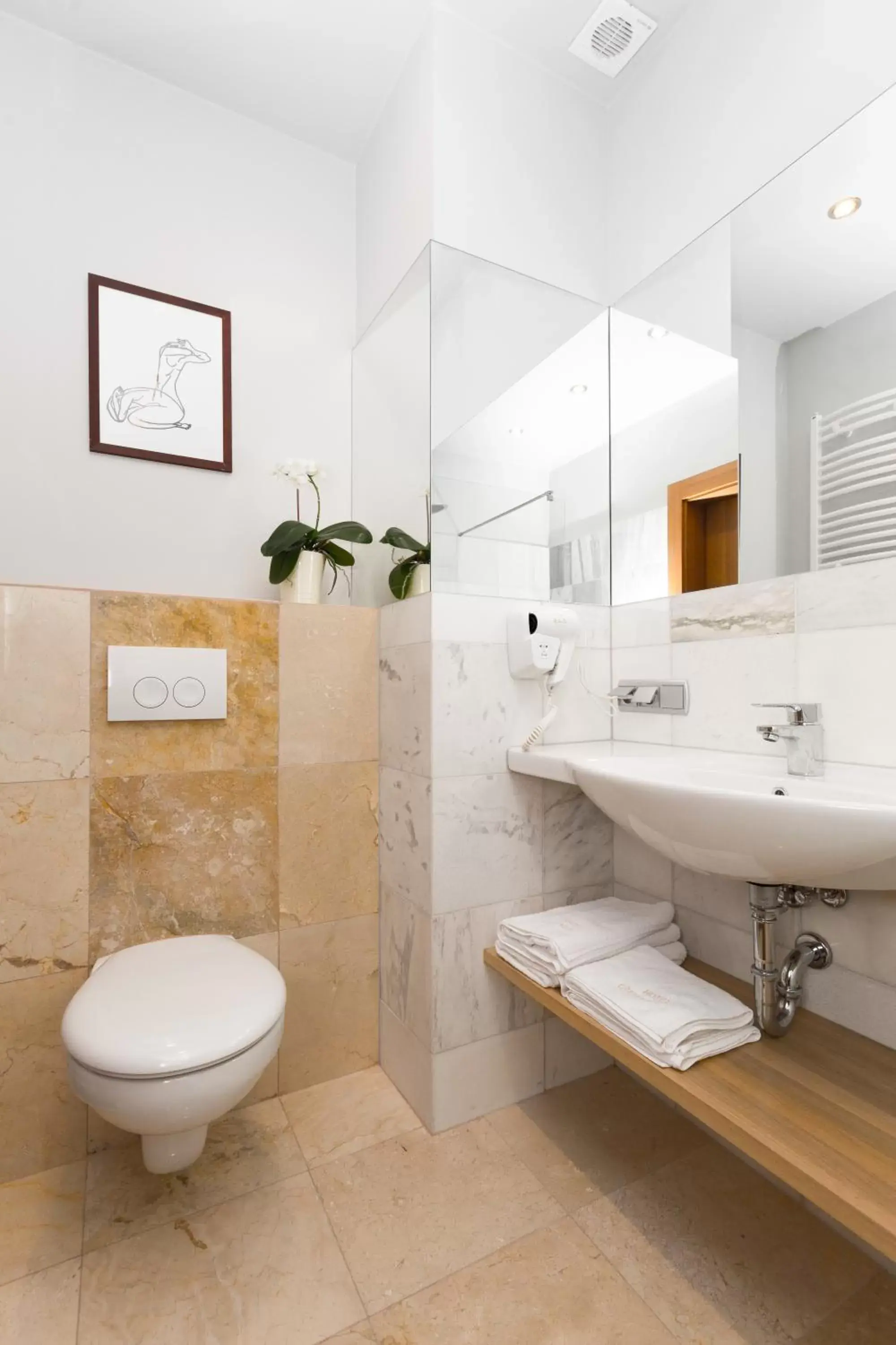 Toilet, Bathroom in Grottger Luxury Boutique Hotel City