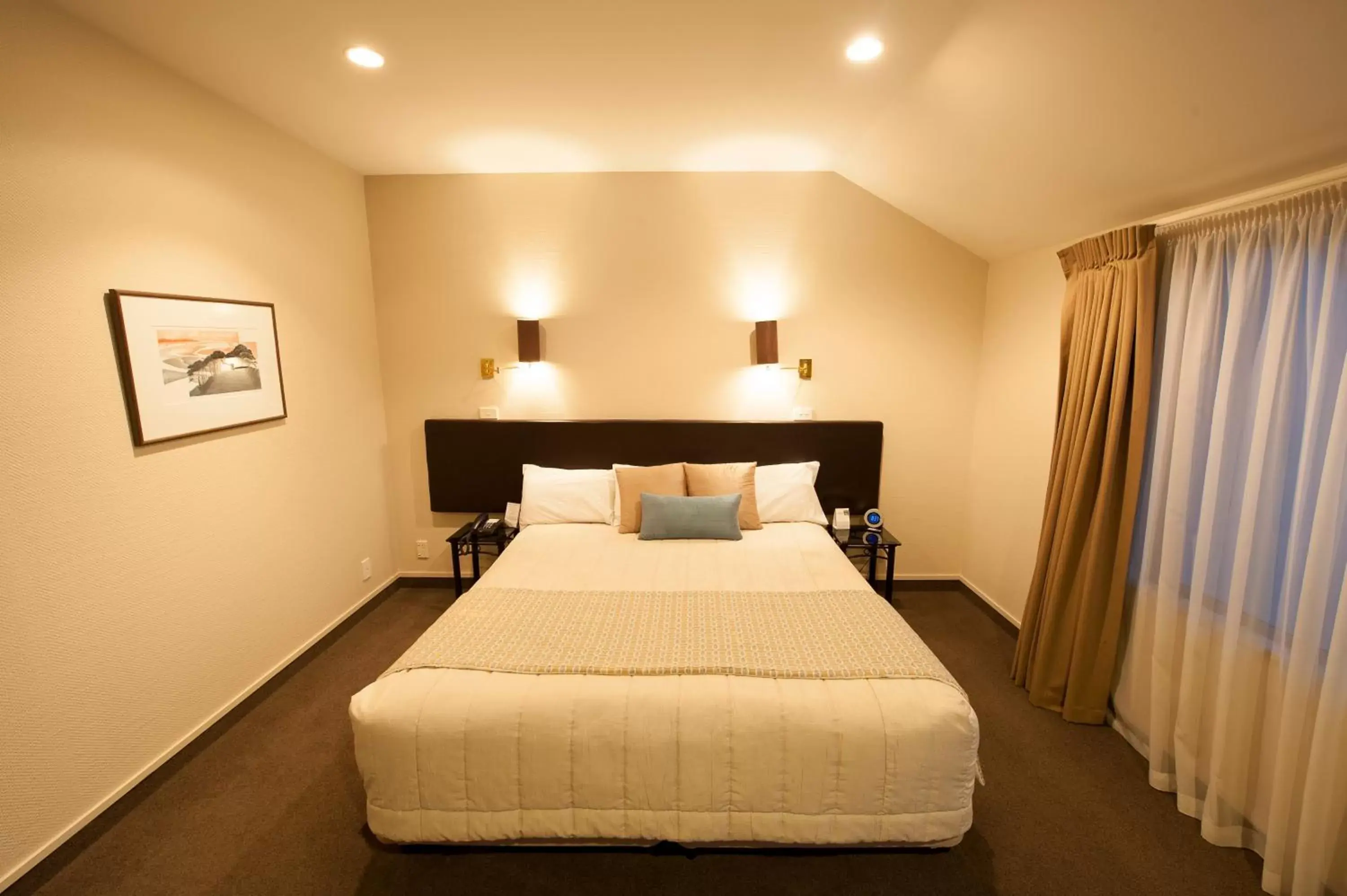 Bed in Hurley's of Queenstown Bed in Hurley's of Queenstown