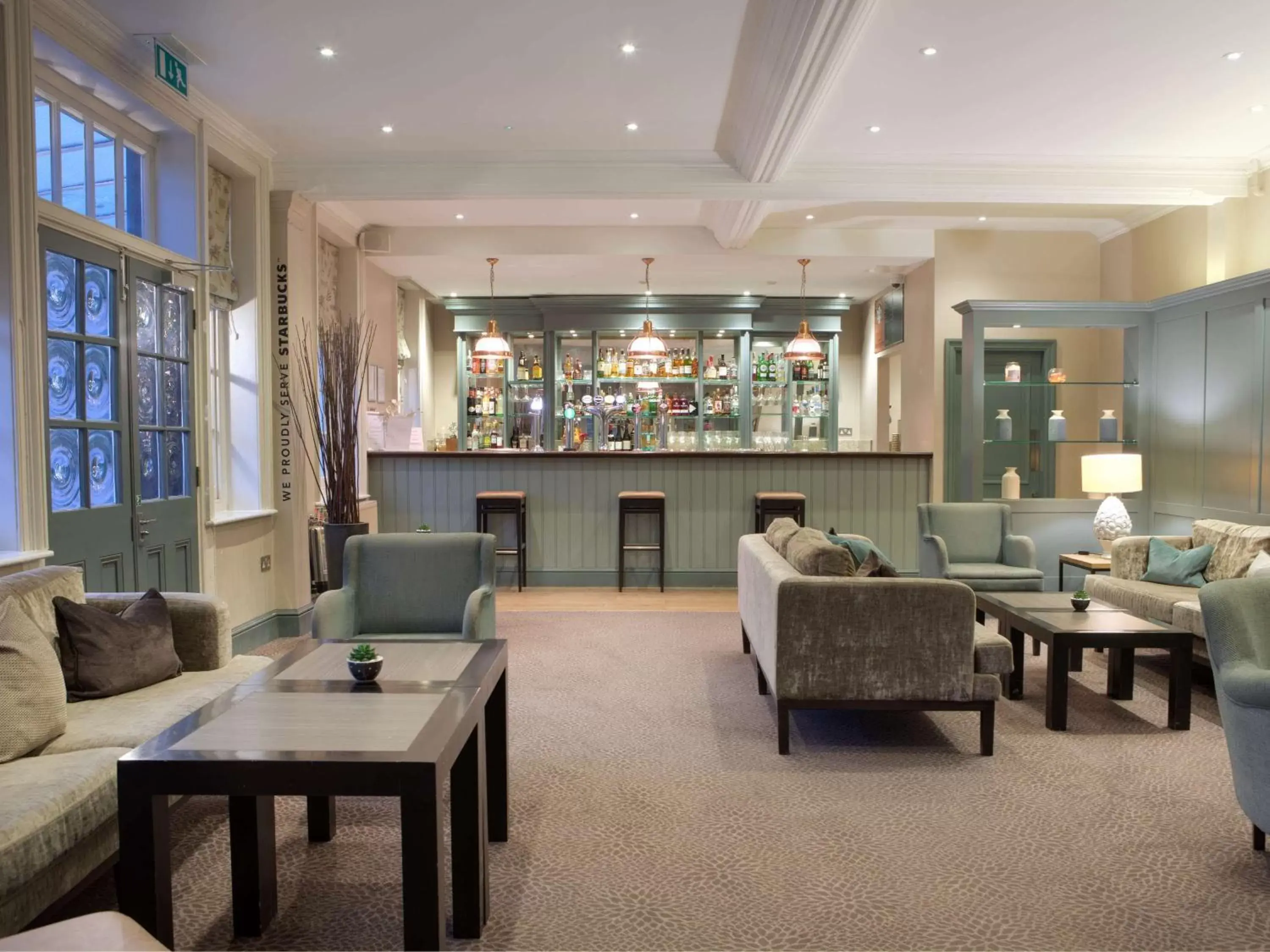 Lounge or bar, Lounge/Bar in Mercure Box Hill Burford Bridge Hotel