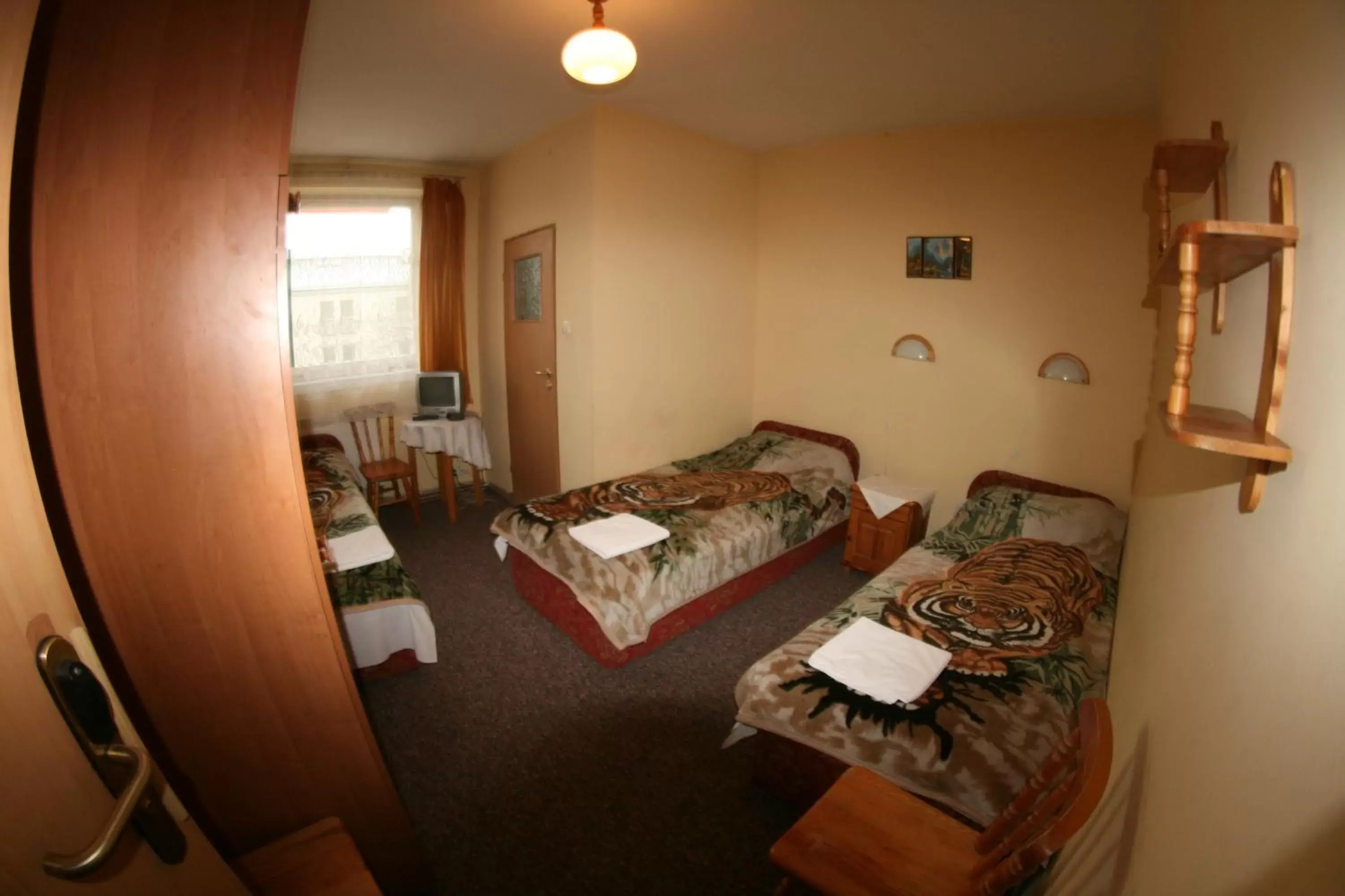 Photo of the whole room, Bed in Hotel Daisy Budget Photo of the whole room, Bed in Hotel Daisy Budget