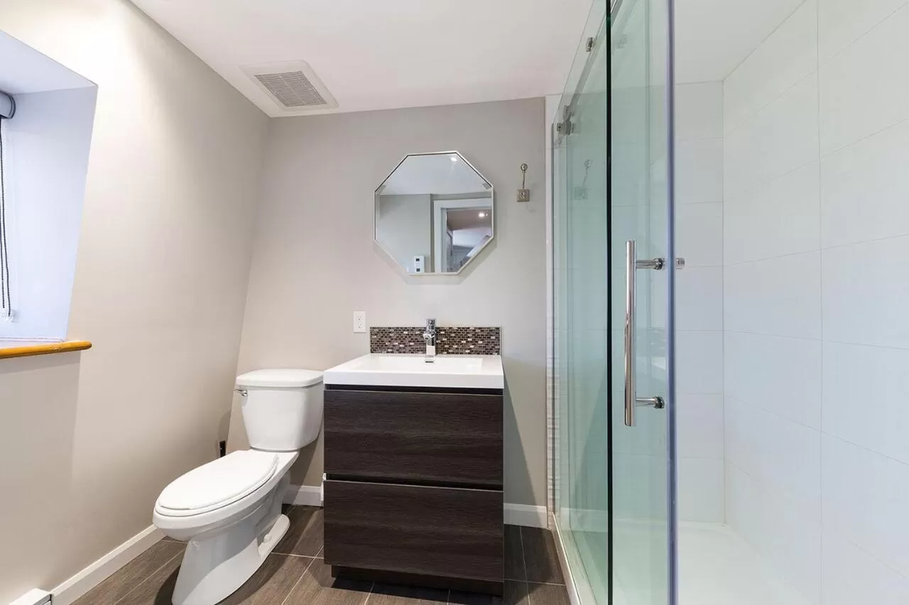 Bathroom in Maison Otis