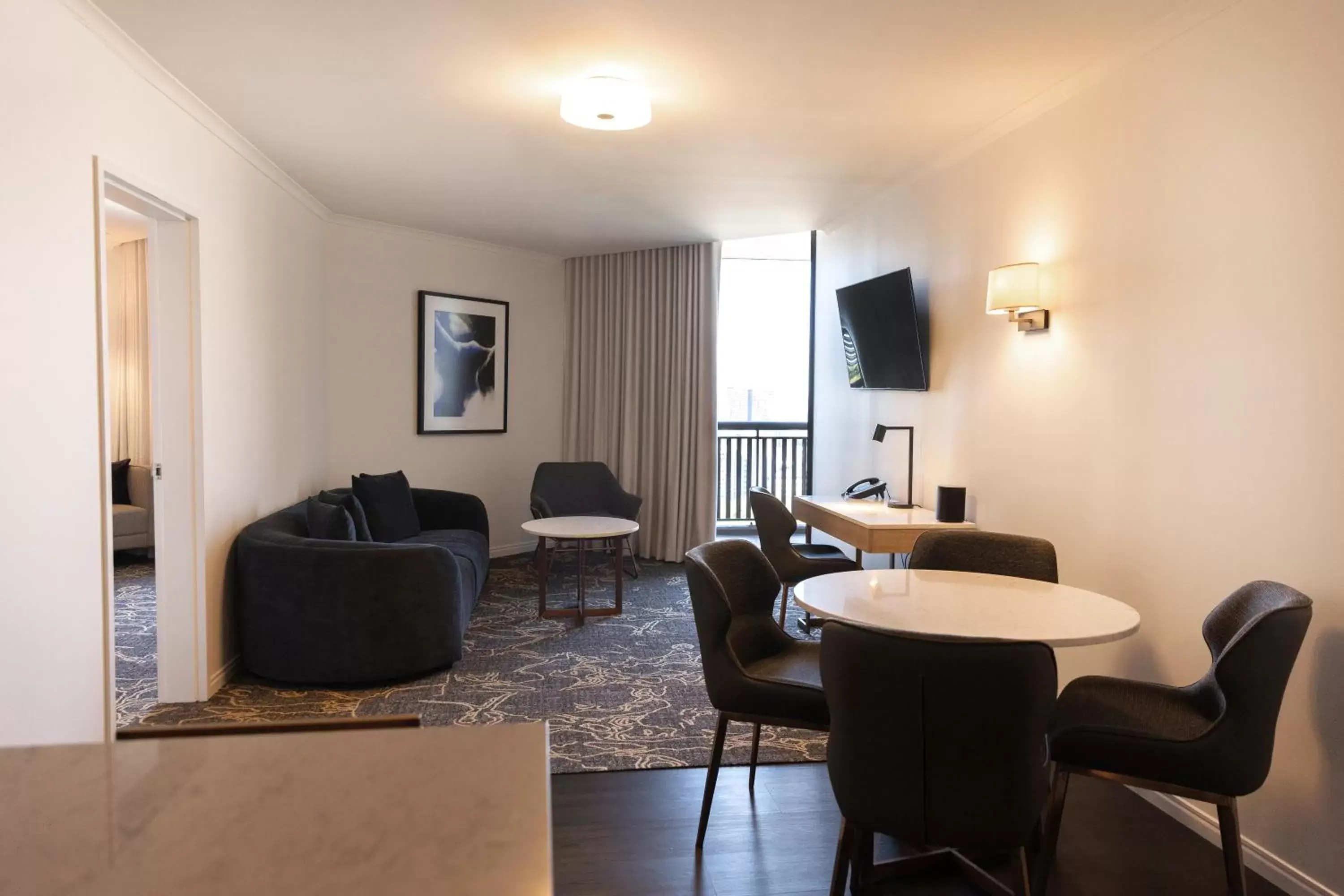 Living room, Seating Area in Hotel Grand Chancellor Brisbane