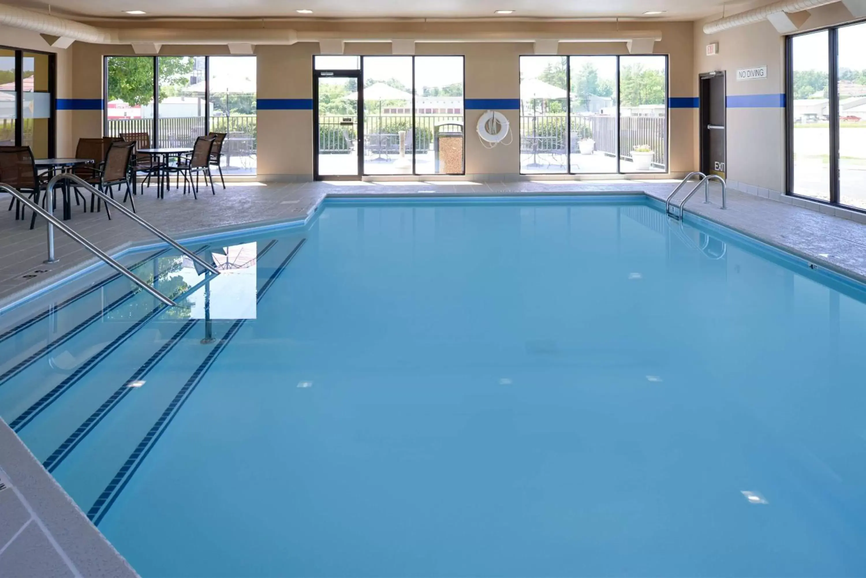 Pool view, Swimming Pool in Hampton Inn Carbondale