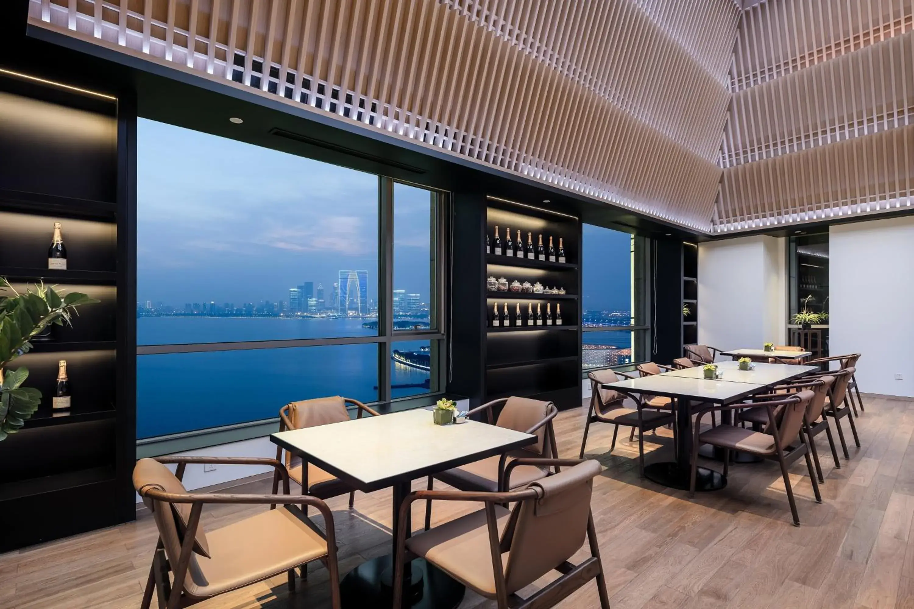 Lounge or bar, Restaurant/Places to Eat in InterContinental Suzhou Hotel, an IHG Hotel