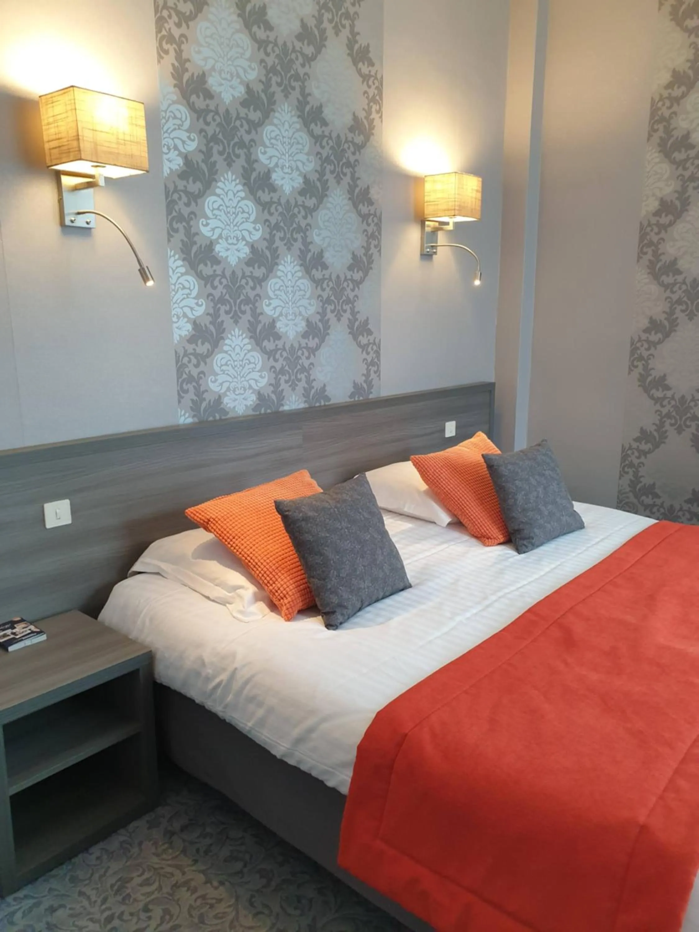 Bed in Hôtel Le Rohan Charme et Caractère