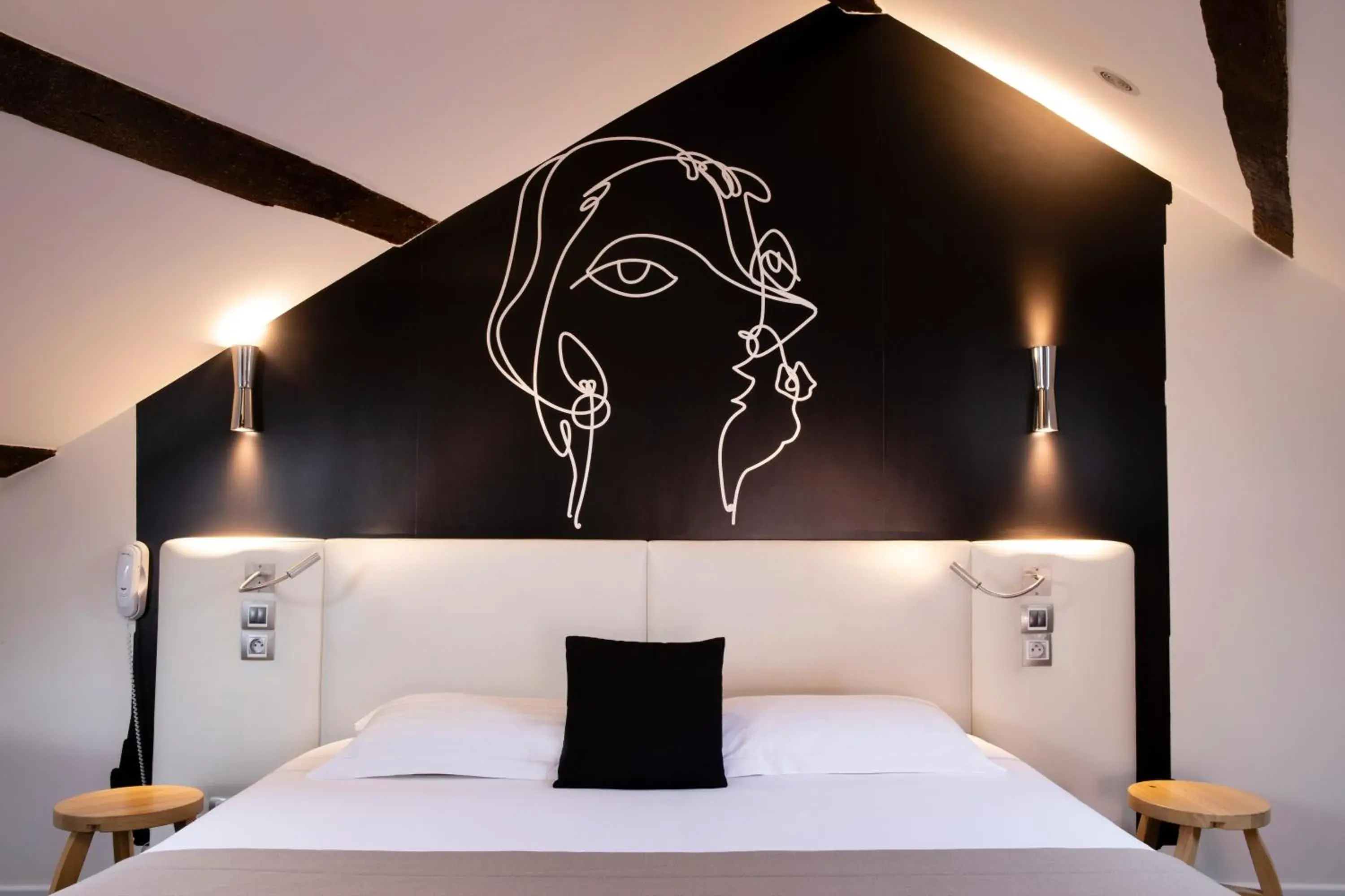 Decorative detail, Bed in Hotel Montparnasse Saint Germain