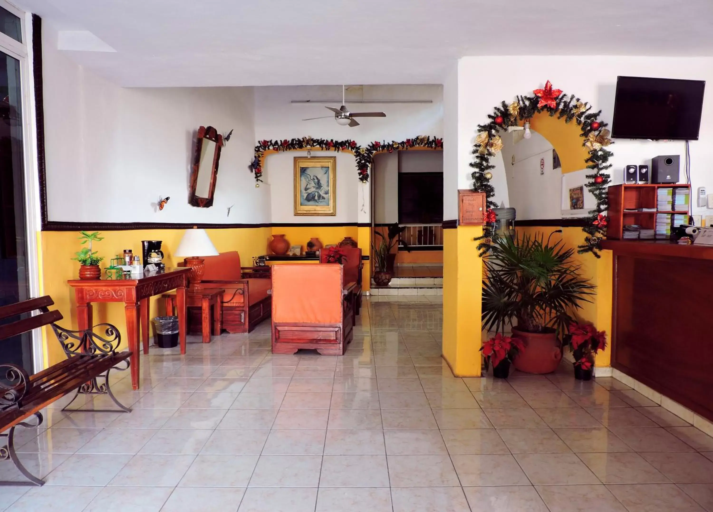 Property building, Restaurant/Places to Eat in Hotel Valladolid