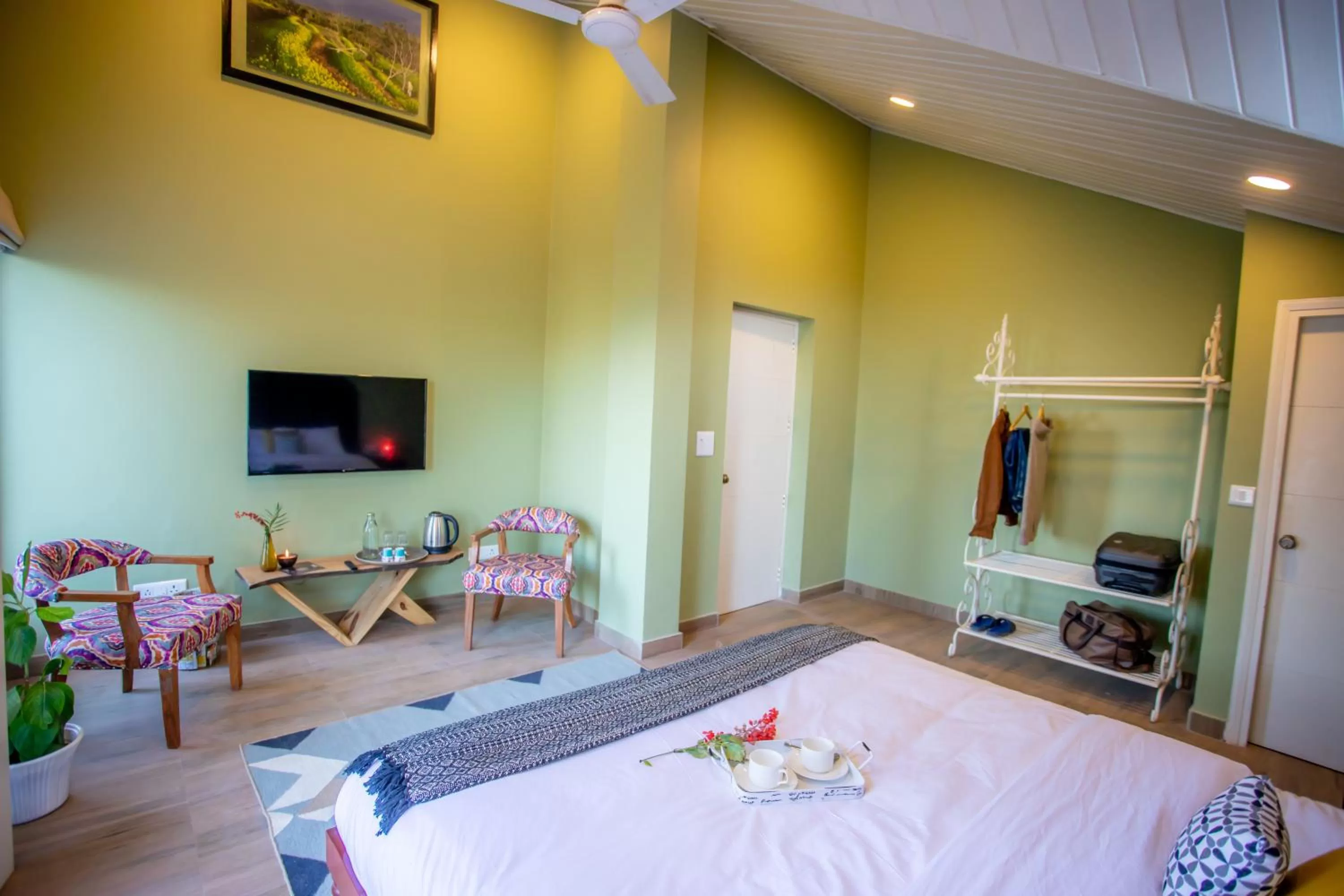 Photo of the whole room, Bed in Seclude Kasauli, Himachal Pradesh