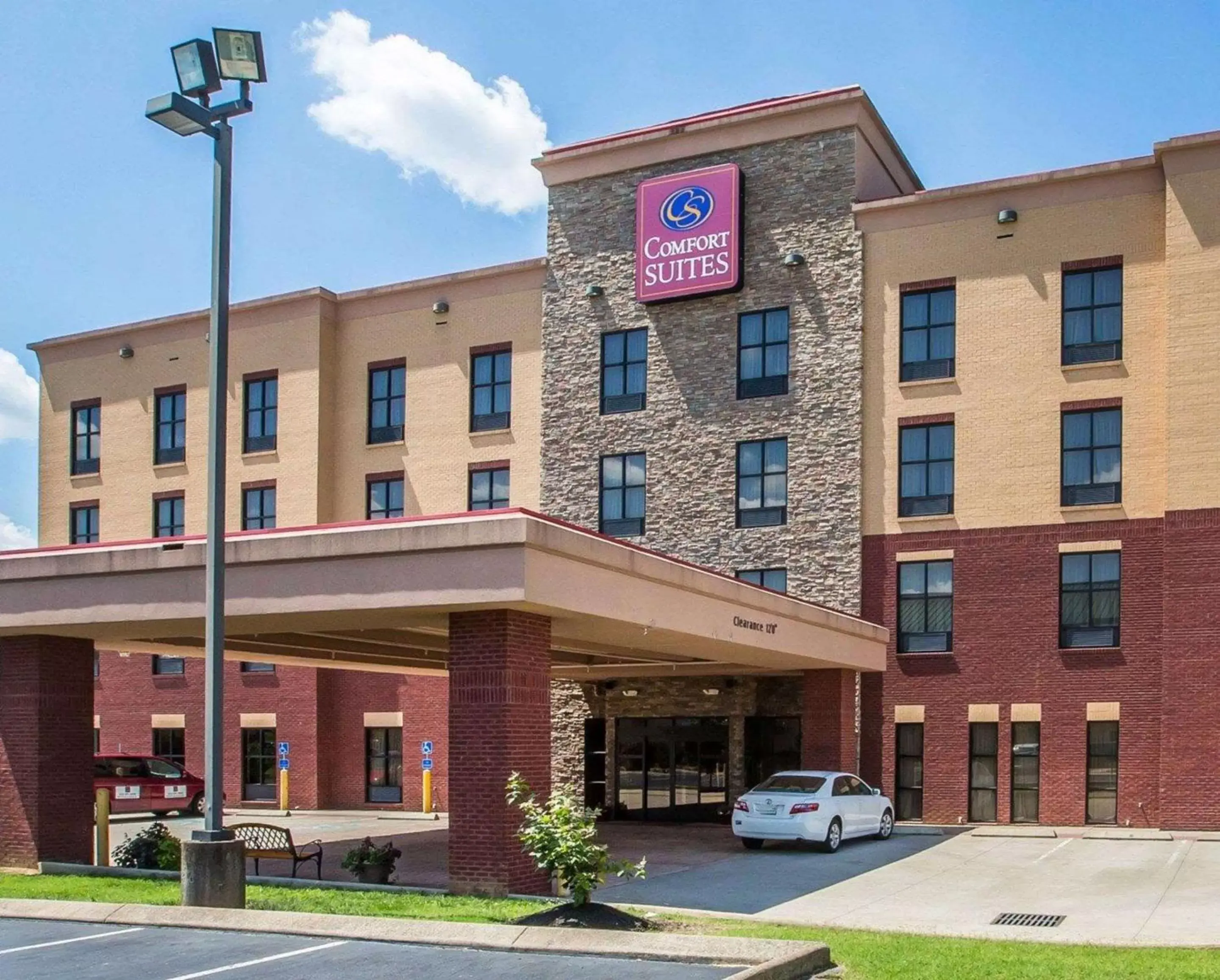 Property Building in Comfort Suites Nashville