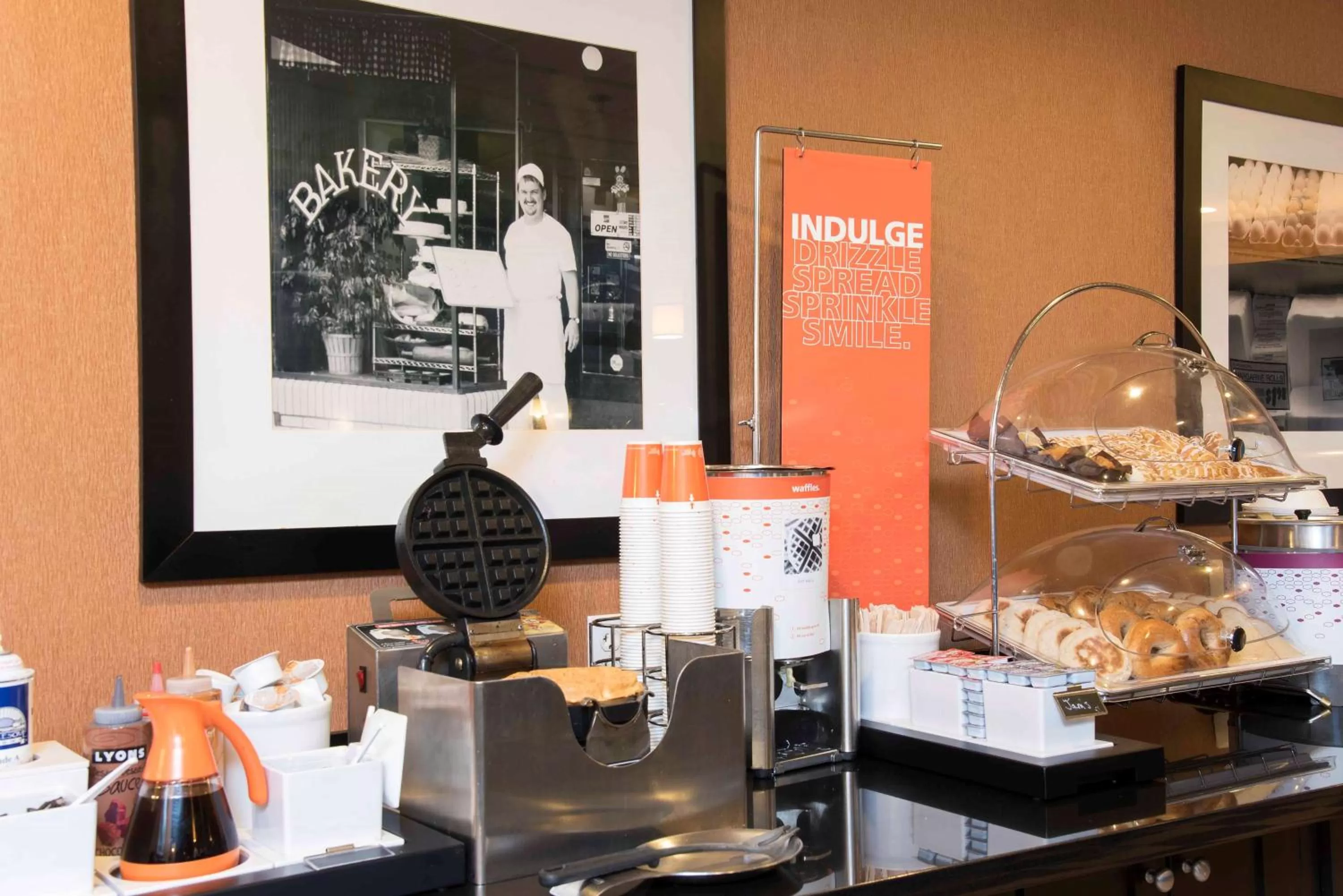 Dining area in Hampton Inn & Suites Danville