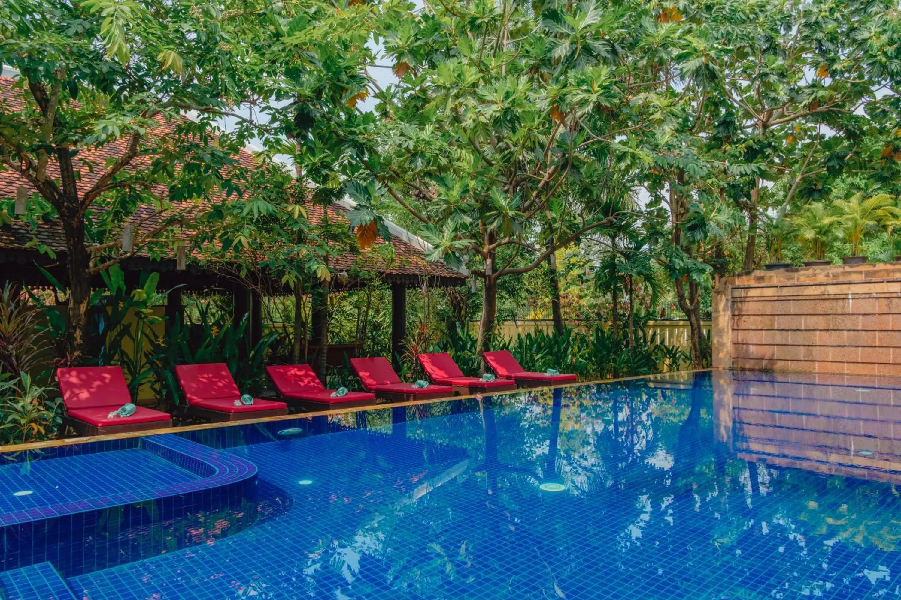 Garden, Swimming Pool in Pandora Suite D'Angkor