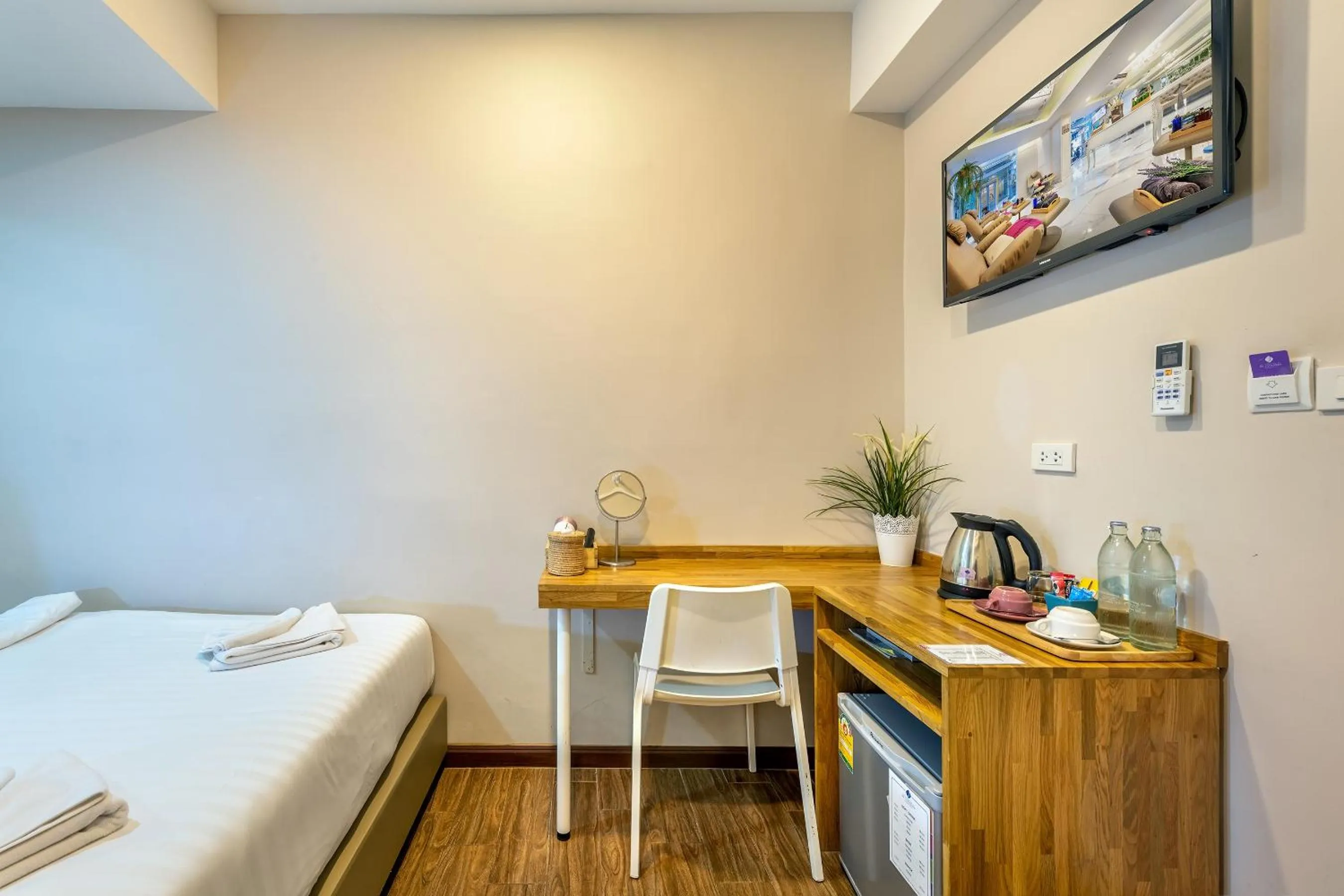 Bedroom, Bed in De Lavender Bangkok Hotel