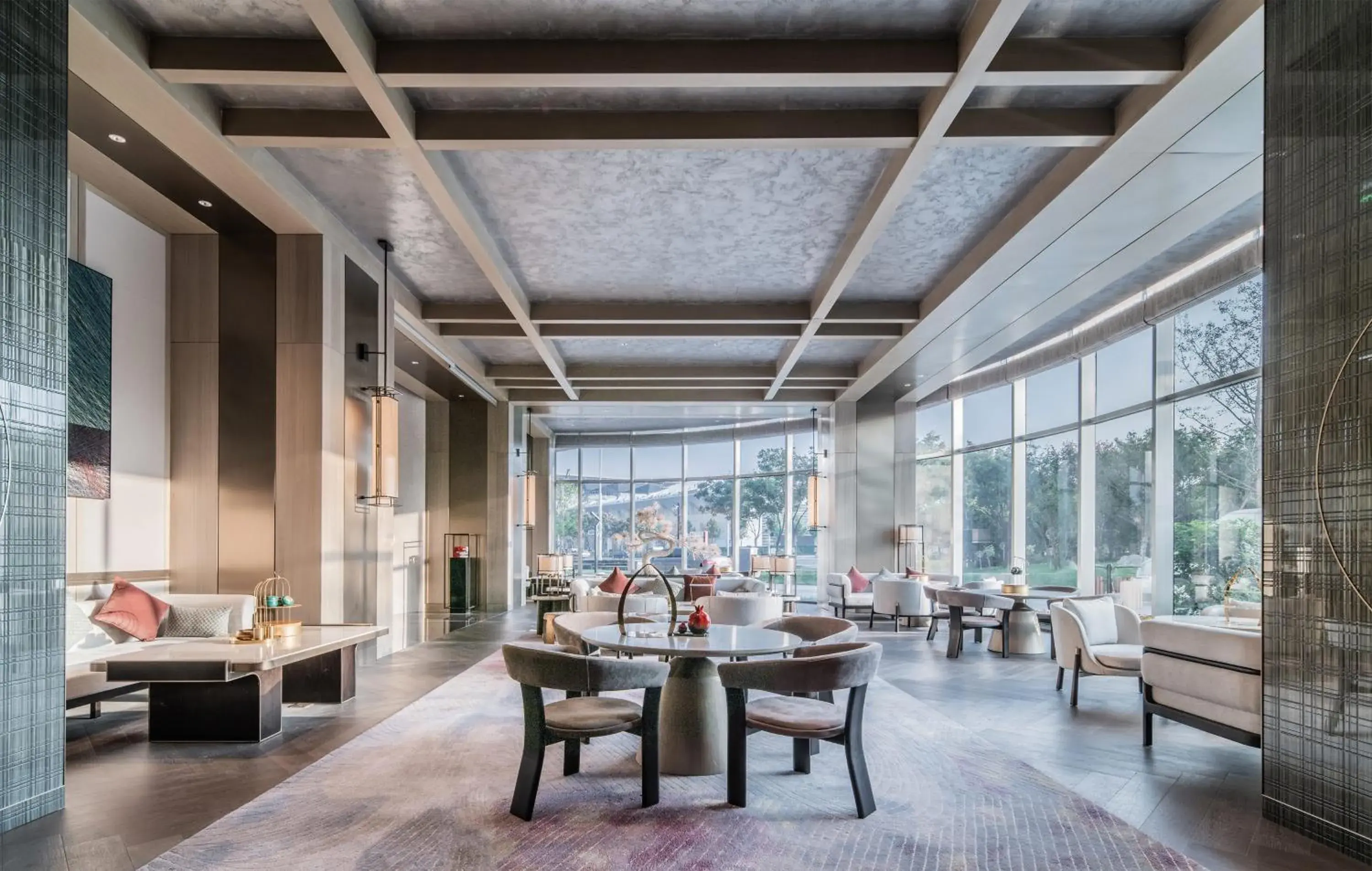 Lounge or bar in HUALUXE Xi'an Chanba by IHG-西安浐灞华邑酒店-Near Xi'an International Convention Exhibition Center and Shopping mall and The Romantic show of Xi'an-Free Luggage Storage-English Service Lounge or bar in HUALUXE Xi'an Chanba by IHG-西安浐灞华邑酒店-Near Xi'an International Convention Exhibition Center and Shopping mall and The Romantic show of Xi'an-Free Luggage Storage-English Service