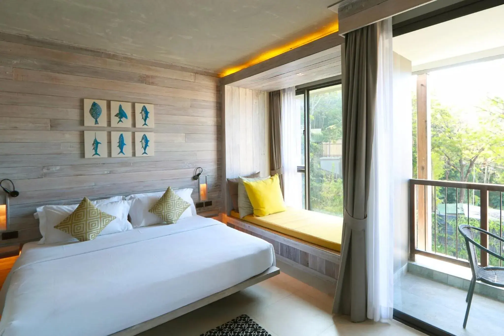 Photo of the whole room, Bed in Dinso Resort & Villas Phuket an IHG Hotel