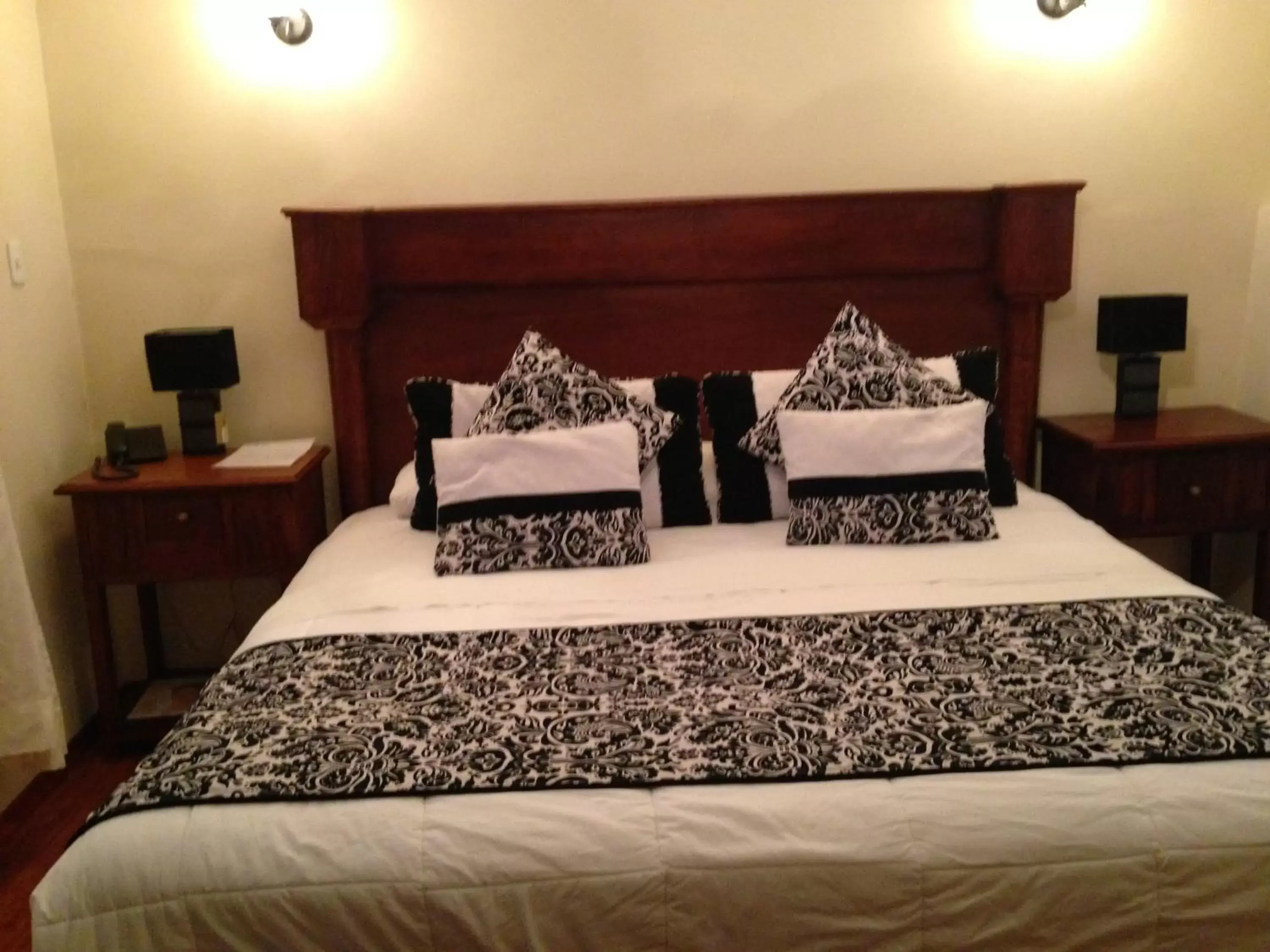 Photo of the whole room, Bed in Roka Plaza Hotel Boutique