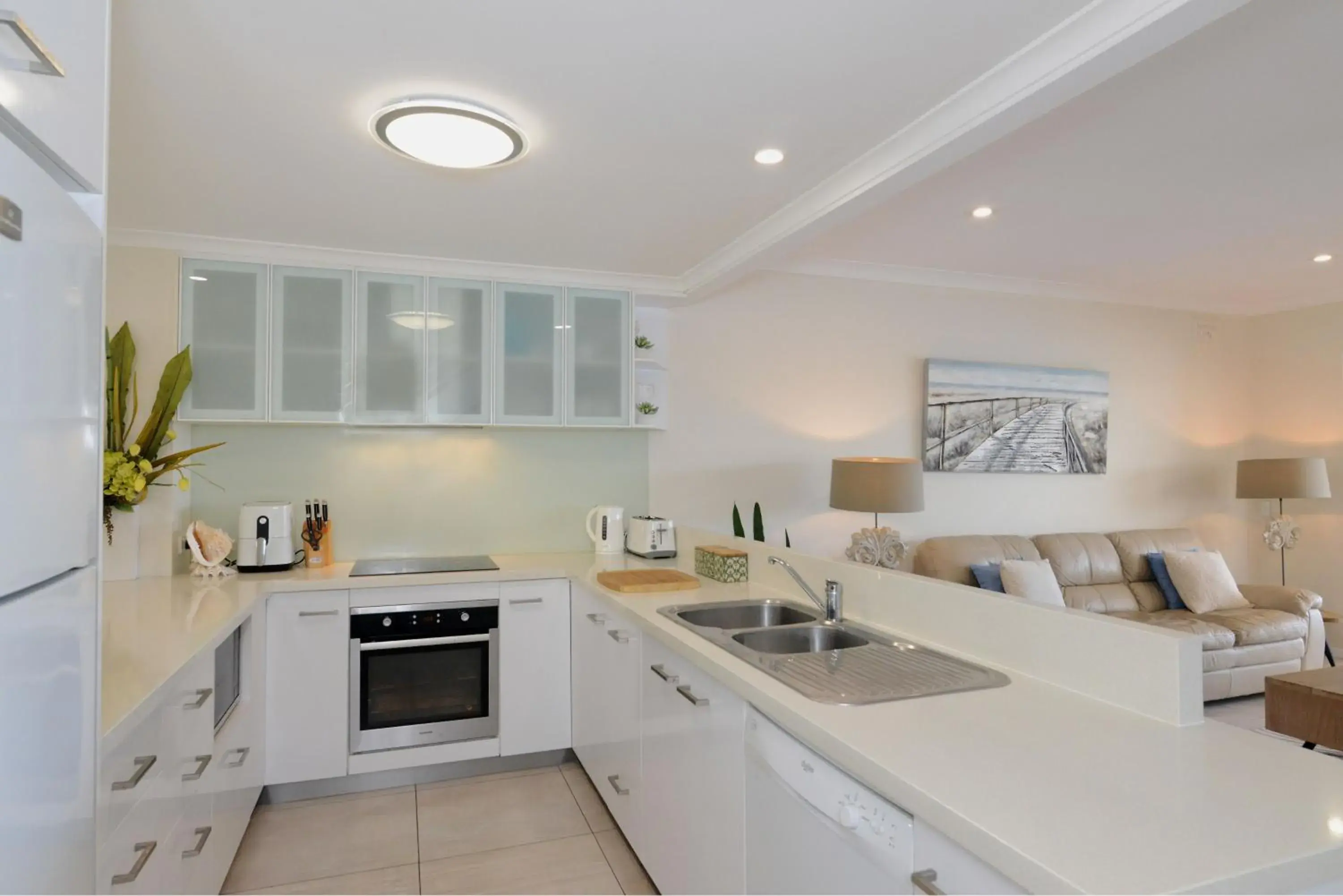 Kitchen/Kitchenette in Noosa Entrance Waterfront Resort