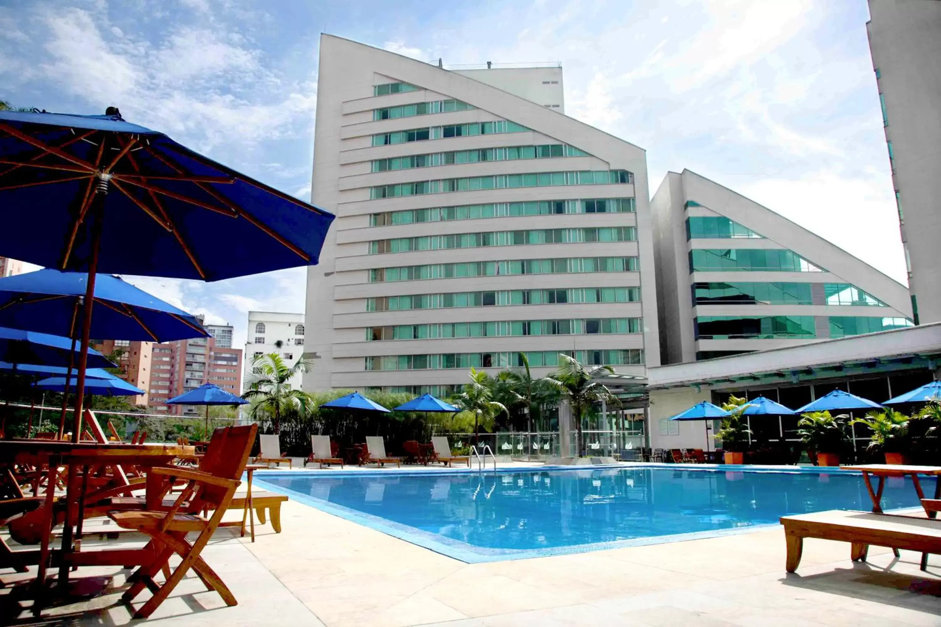 Facade/entrance, Swimming Pool in Hotel San Fernando Plaza