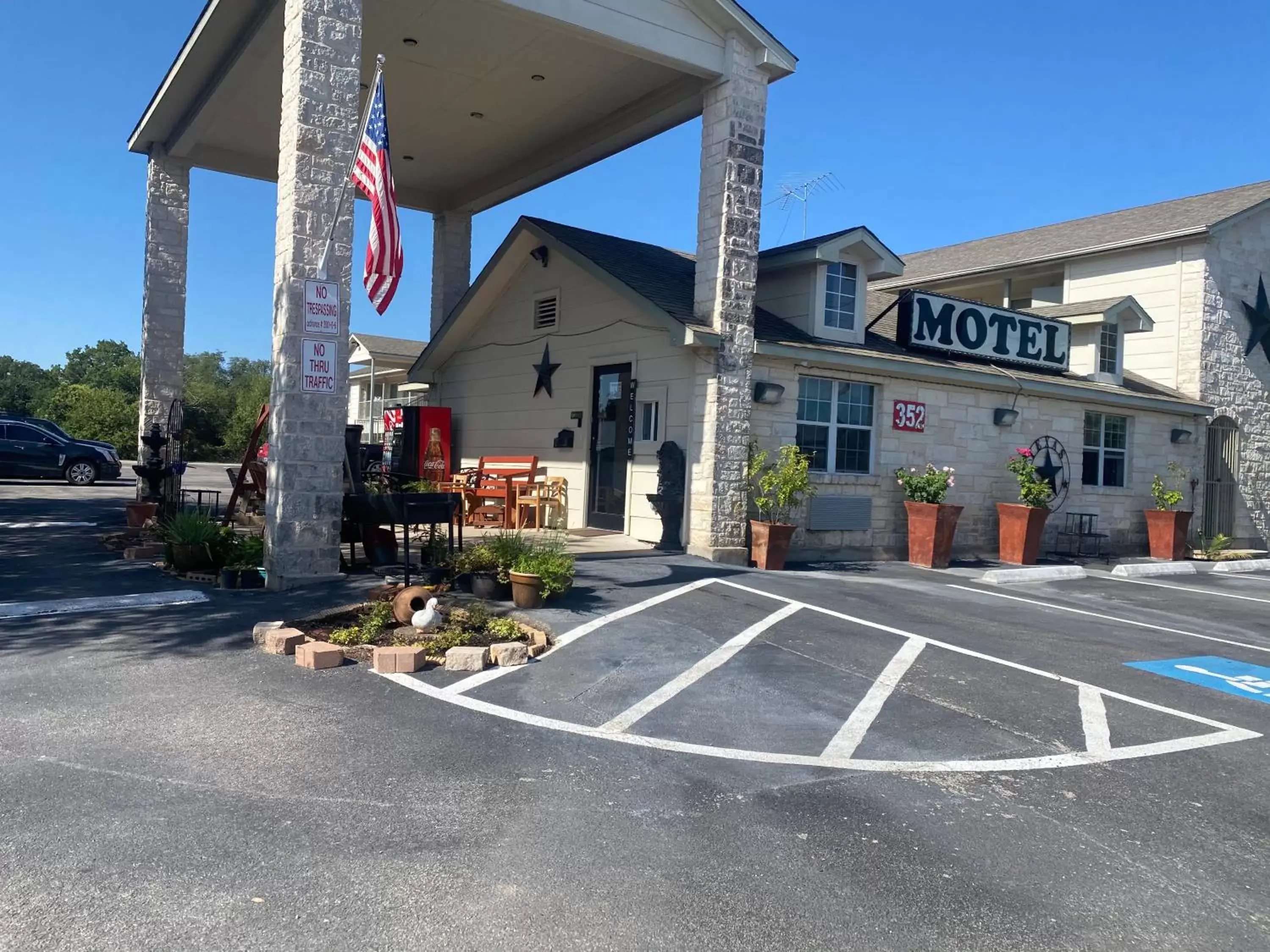 Property Building in Cedar Creek Inn