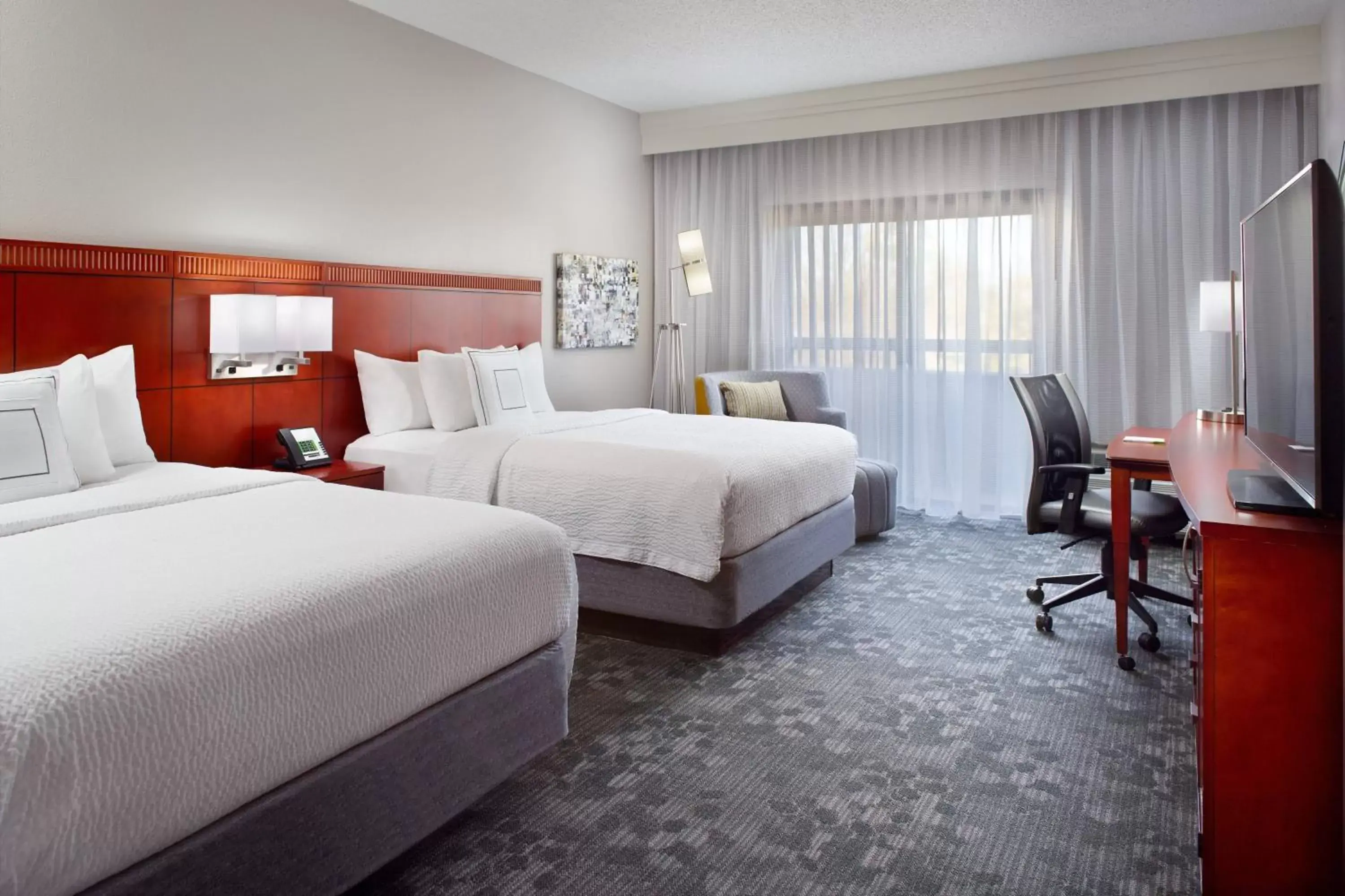 Photo of the whole room, Bed in Courtyard by Marriott Greensboro