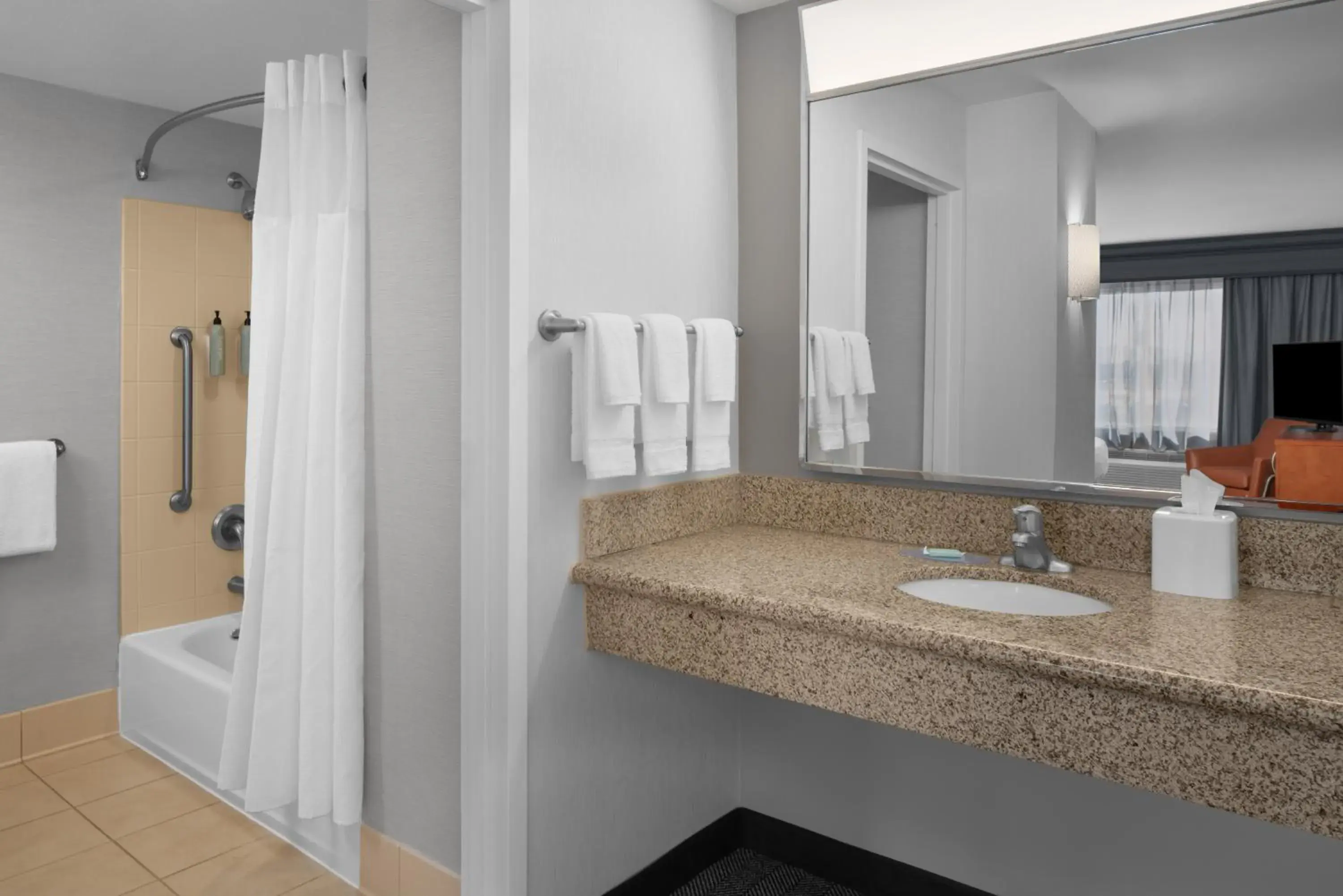 Bathroom in Courtyard by Marriott Phoenix West/Avondale