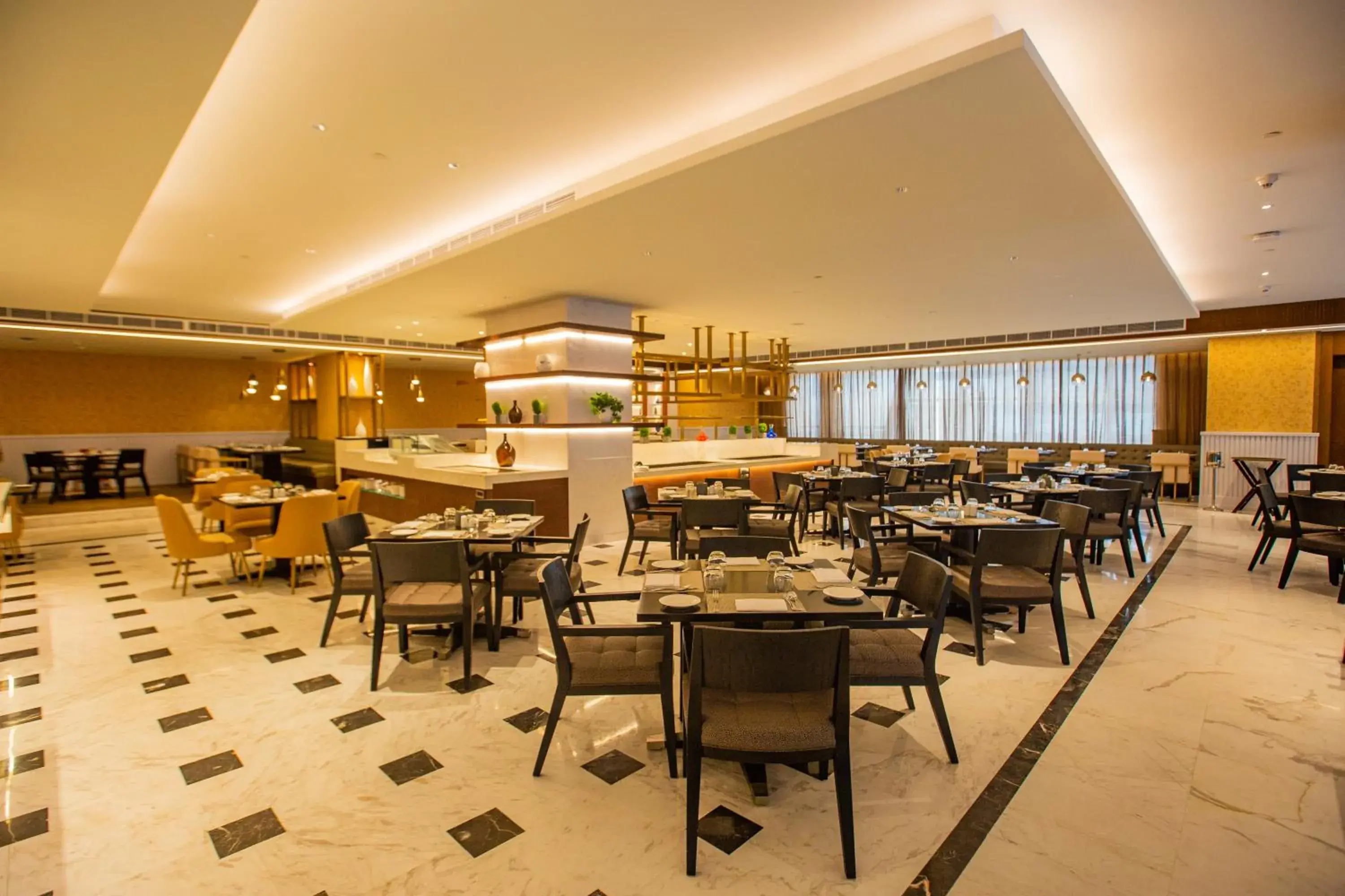 Restaurant/Places to Eat in Johari Rotana