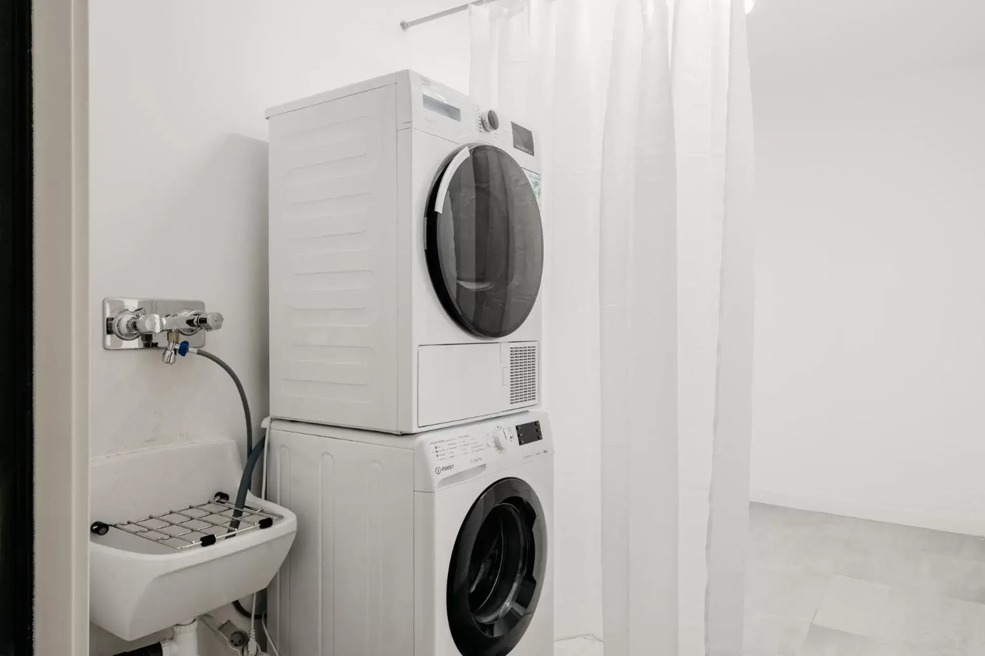 laundry, Bathroom in Edgar Suites Châtillon