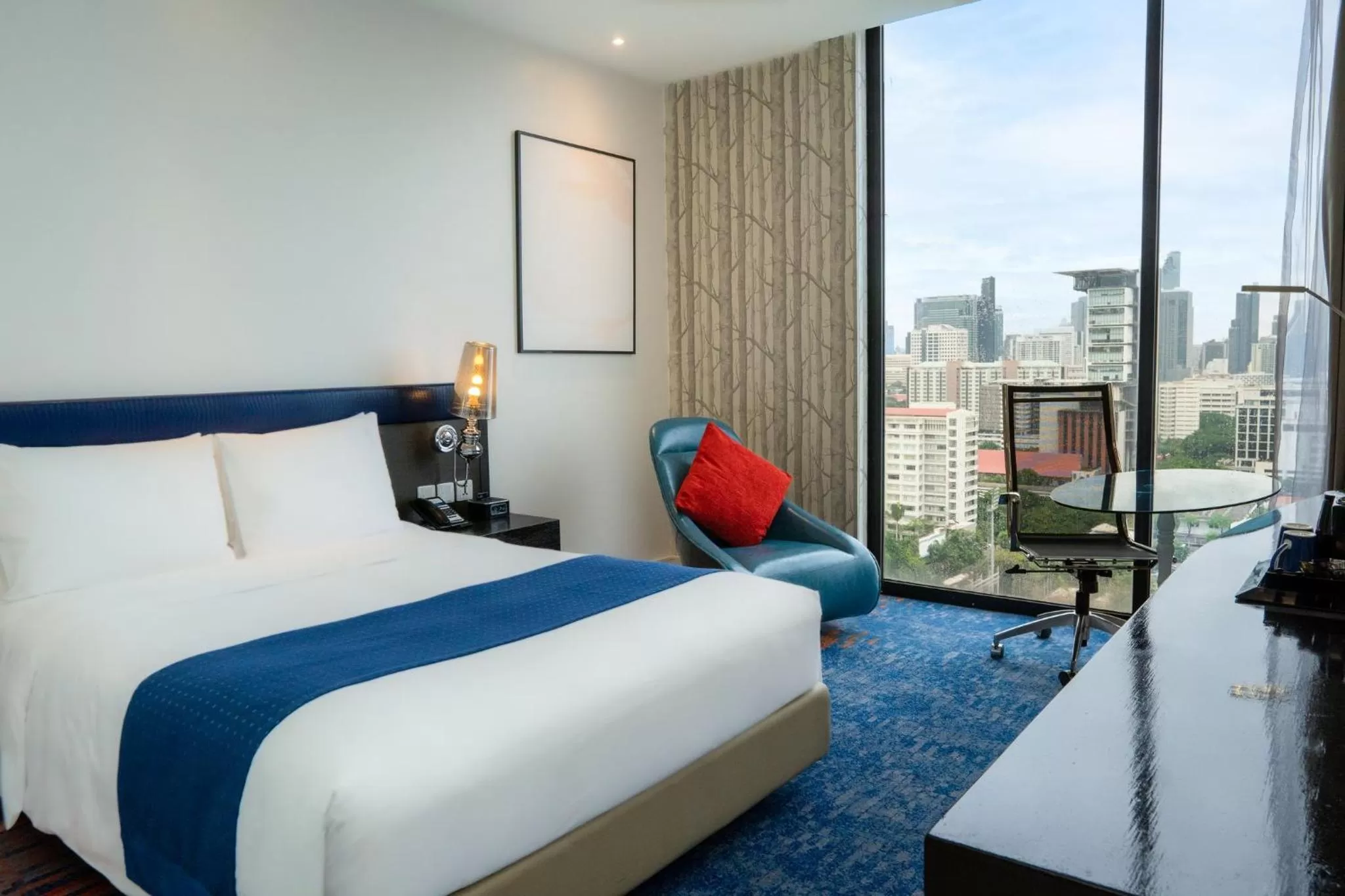 Photo of the whole room, Bed in Holiday Inn Express Bangkok Siam by IHG