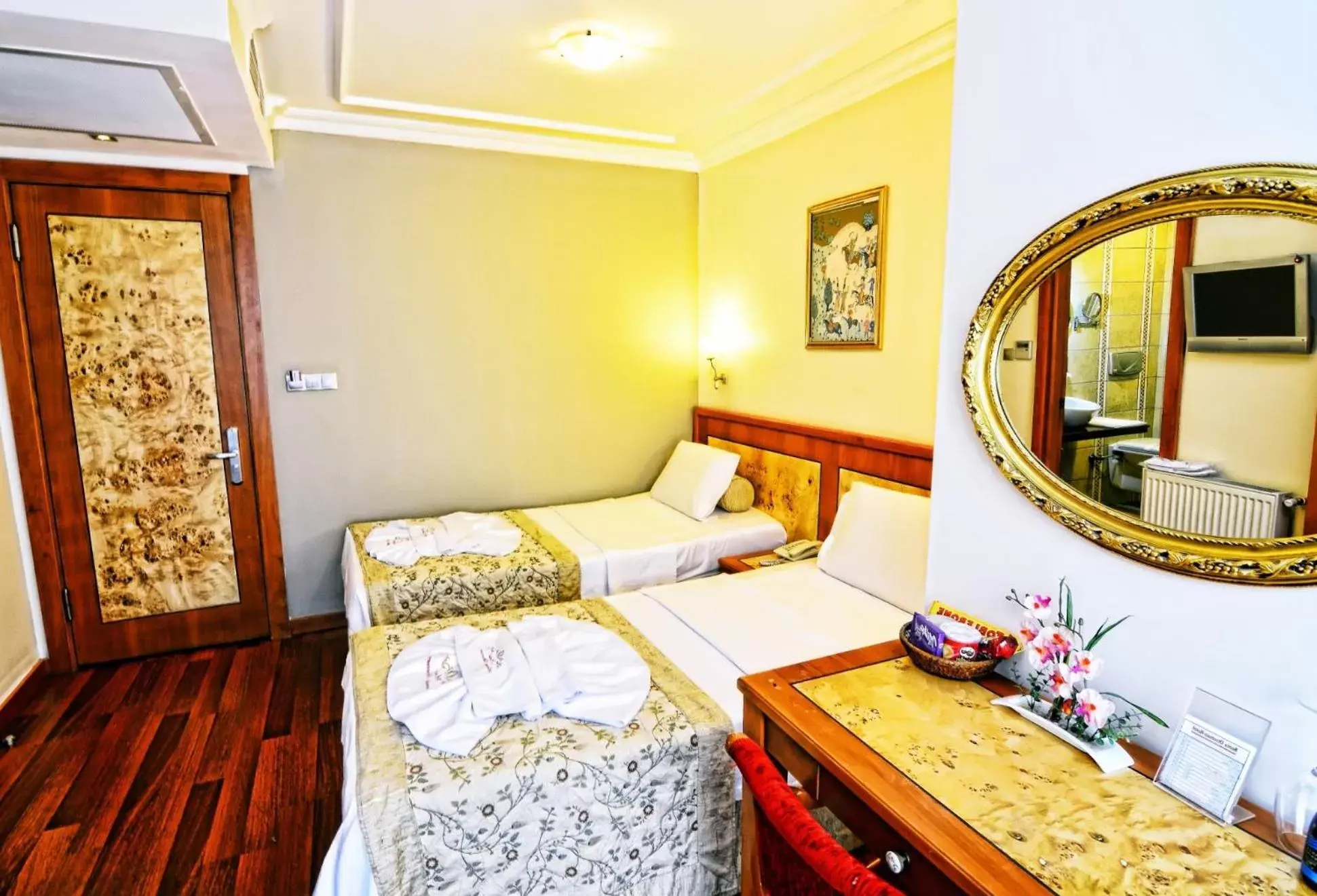 Photo of the whole room, Bed in Santa Ottoman Hotel