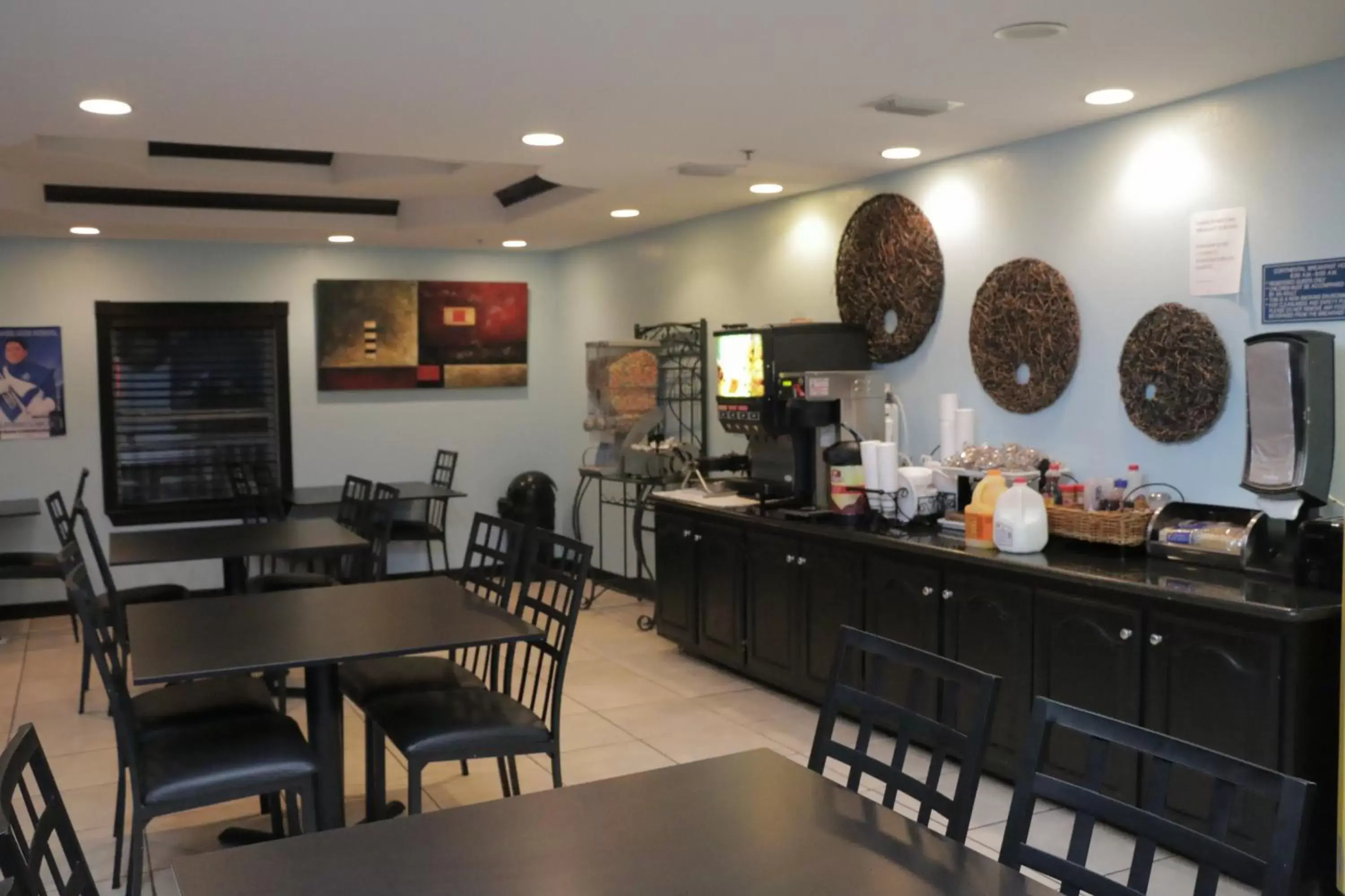 Dining area, Restaurant/Places to Eat in Blue Bay Inn and Suites