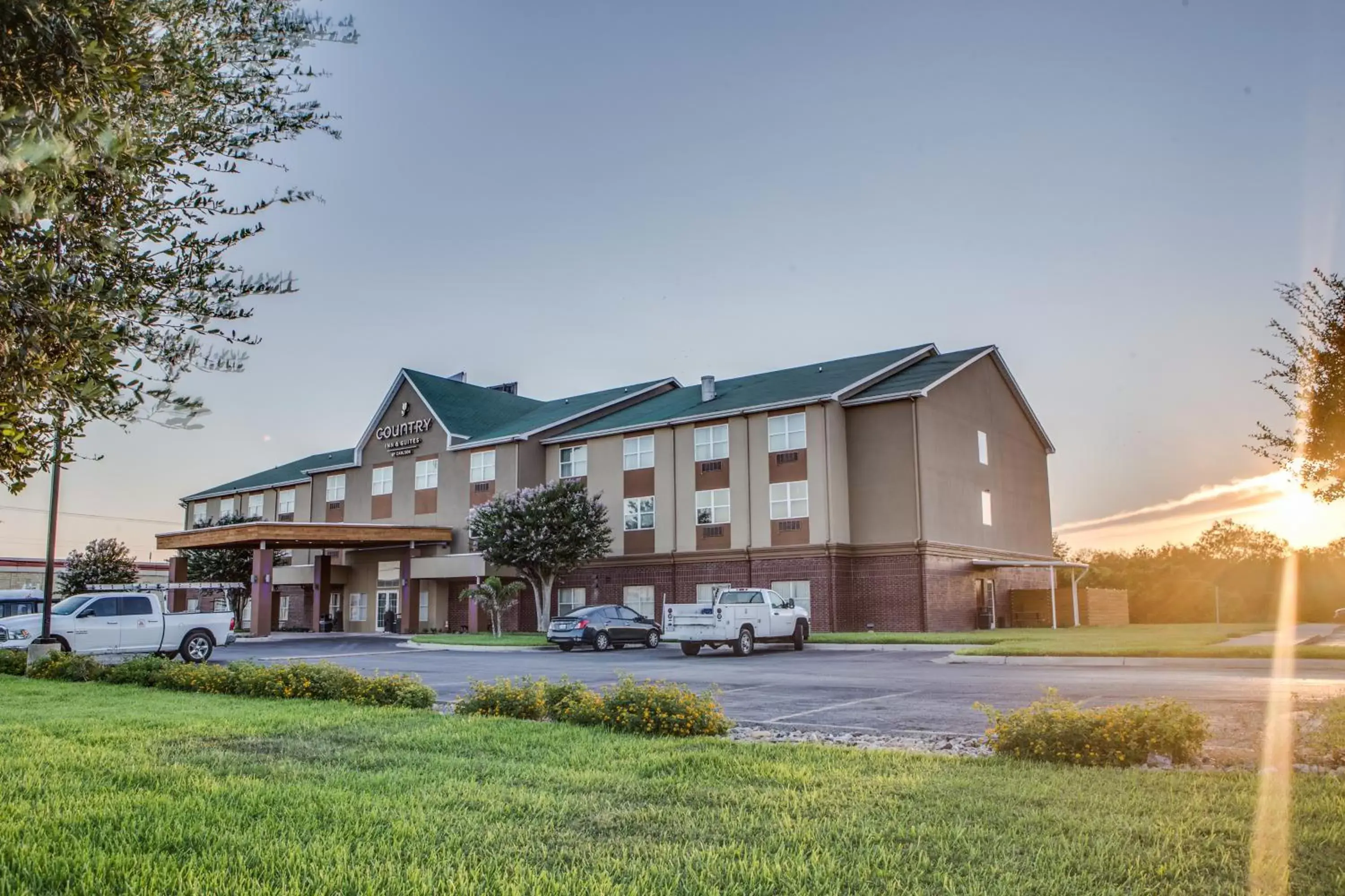 Property Building in Country Inn & Suites by Radisson, Harlingen, TX