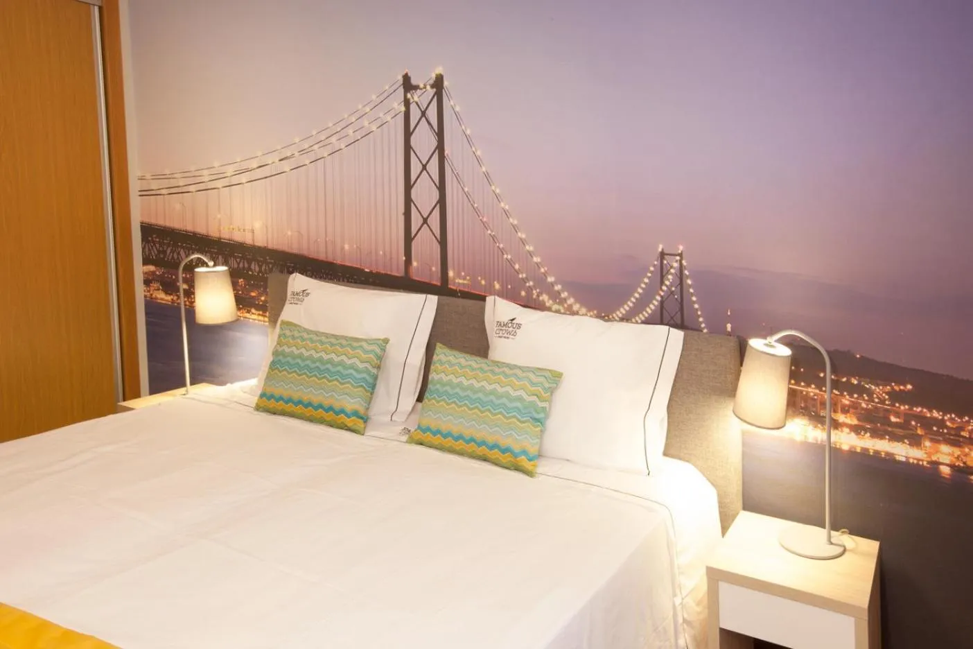 Bed in Famous Crows Lisbon Suites