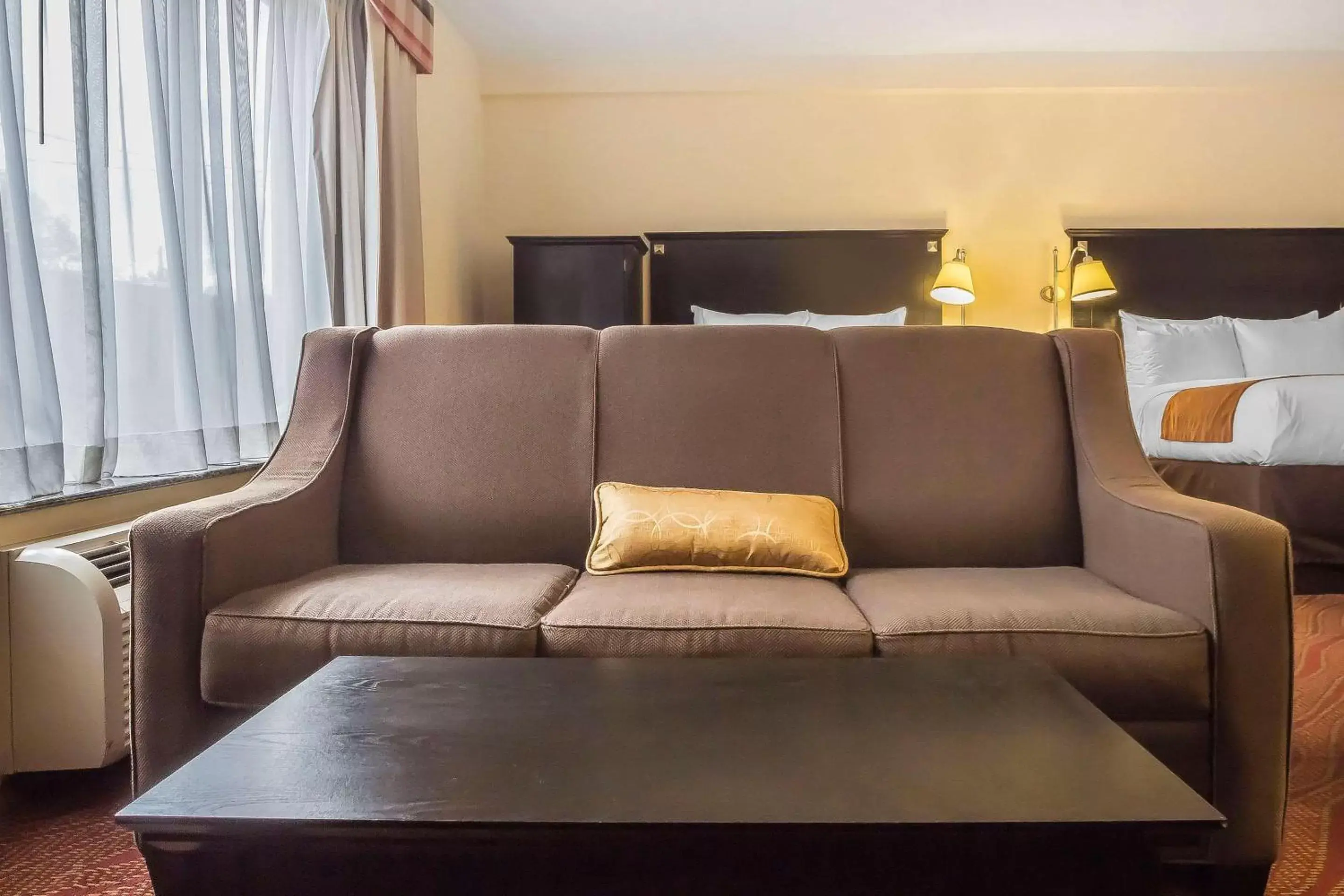 Photo of the whole room, Seating Area in Comfort Inn & Suites LaGuardia Airport