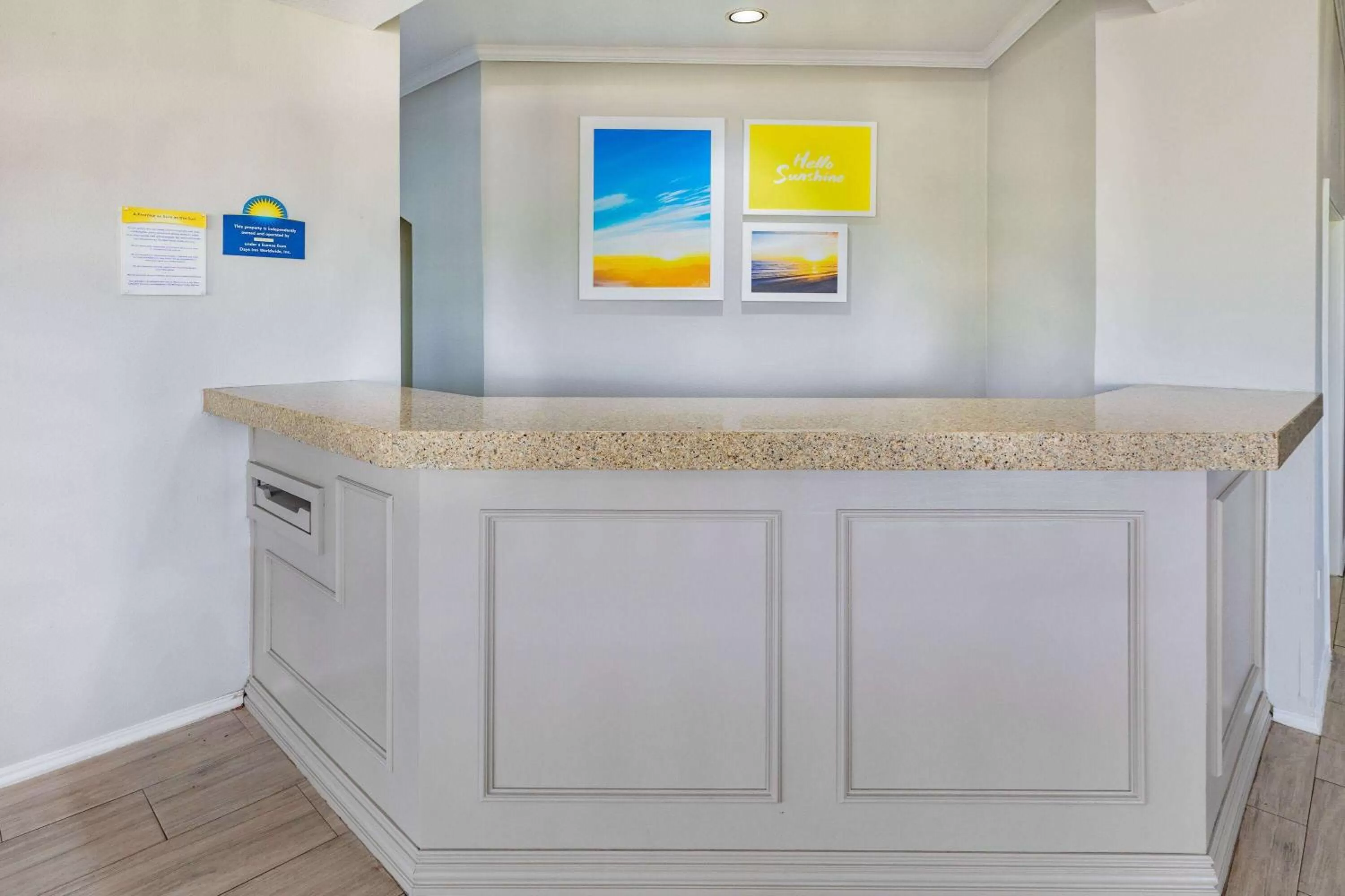 Lobby or reception in Days Inn & Suites by Wyndham Huntsville