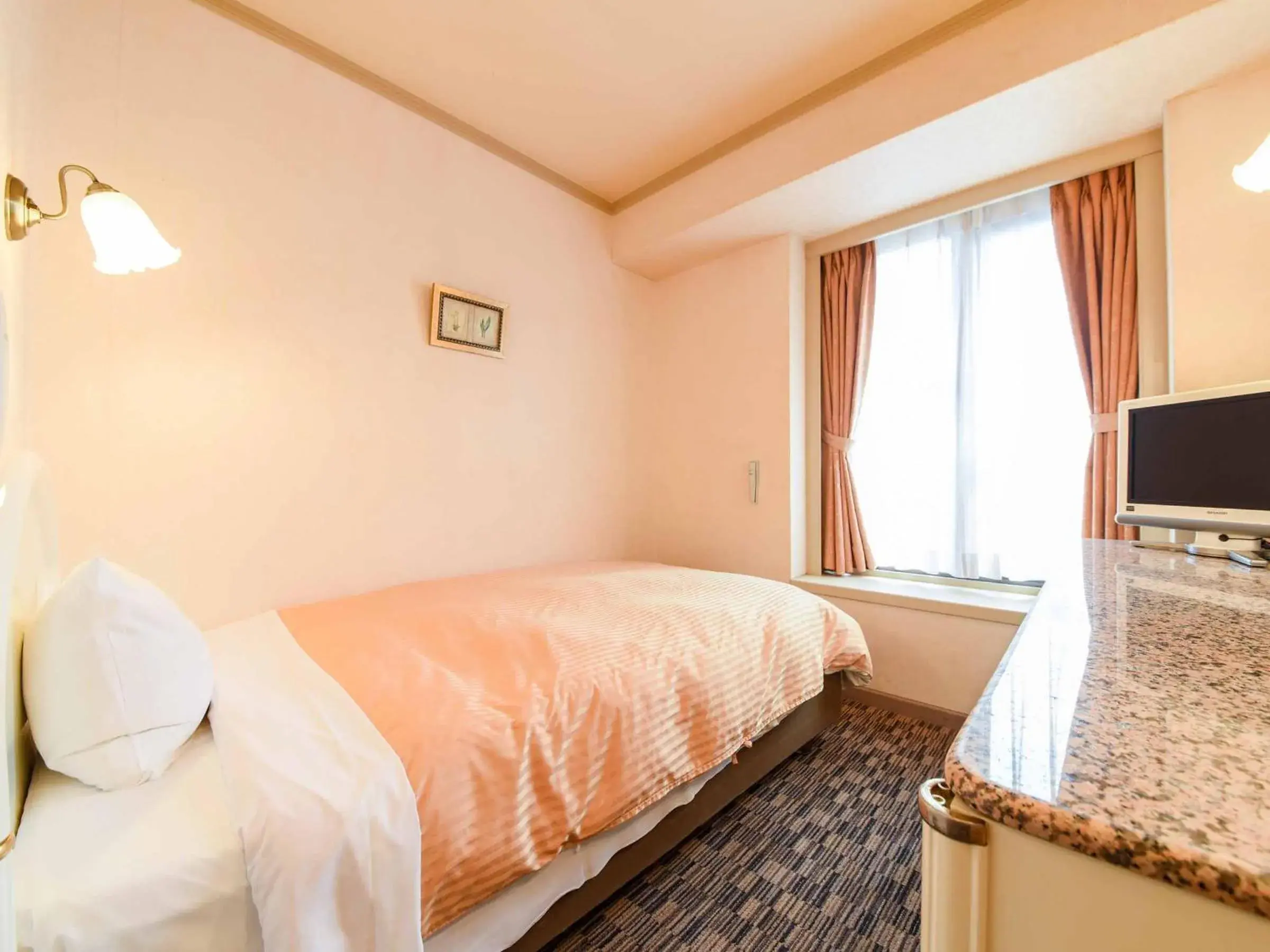 Bedroom, Bed in Kobe Sannomiya Union Hotel